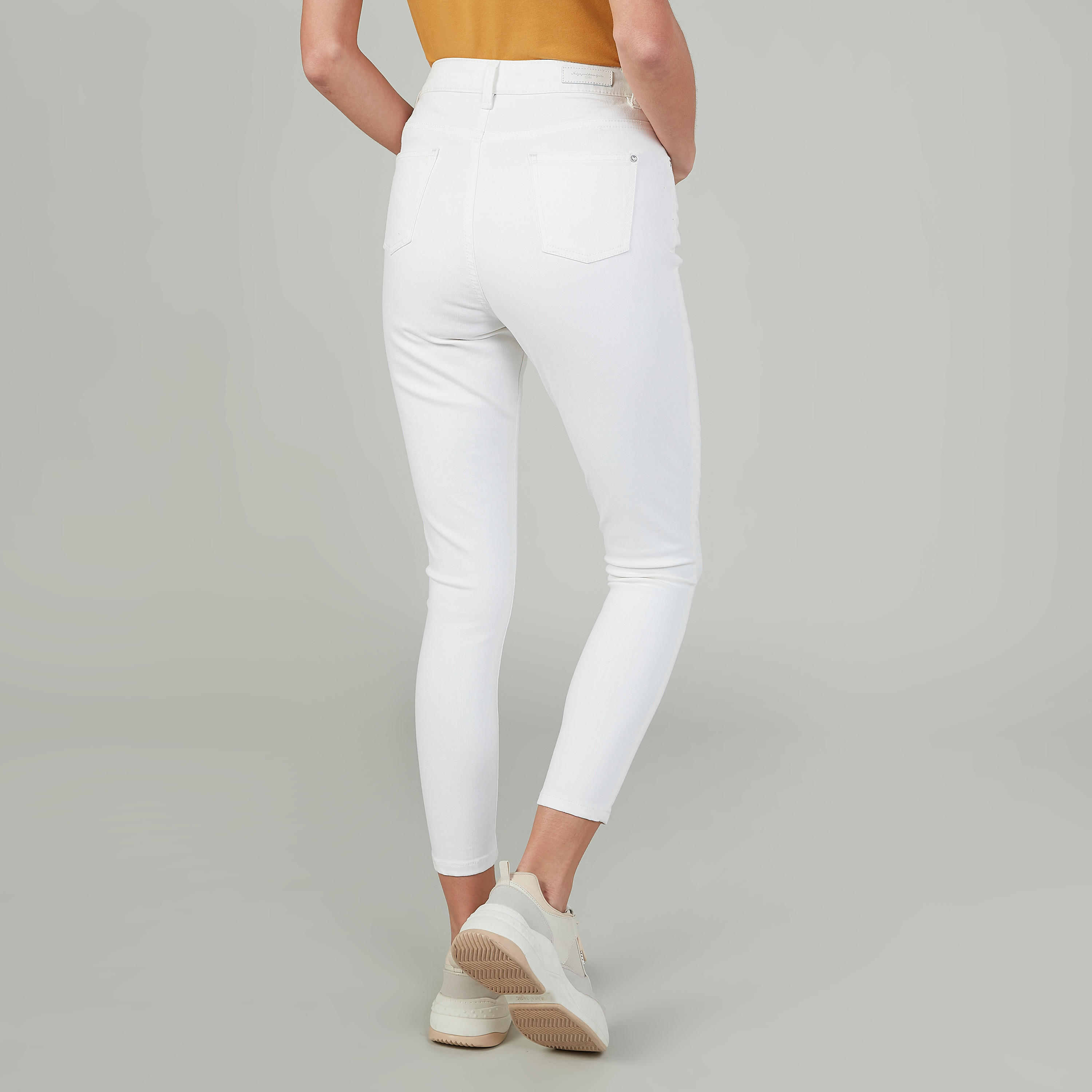 بنطلون جينز سكيني بخصر متوسط الارتفاع وجيوب-women-clothing-bottoms-jeans-image-4