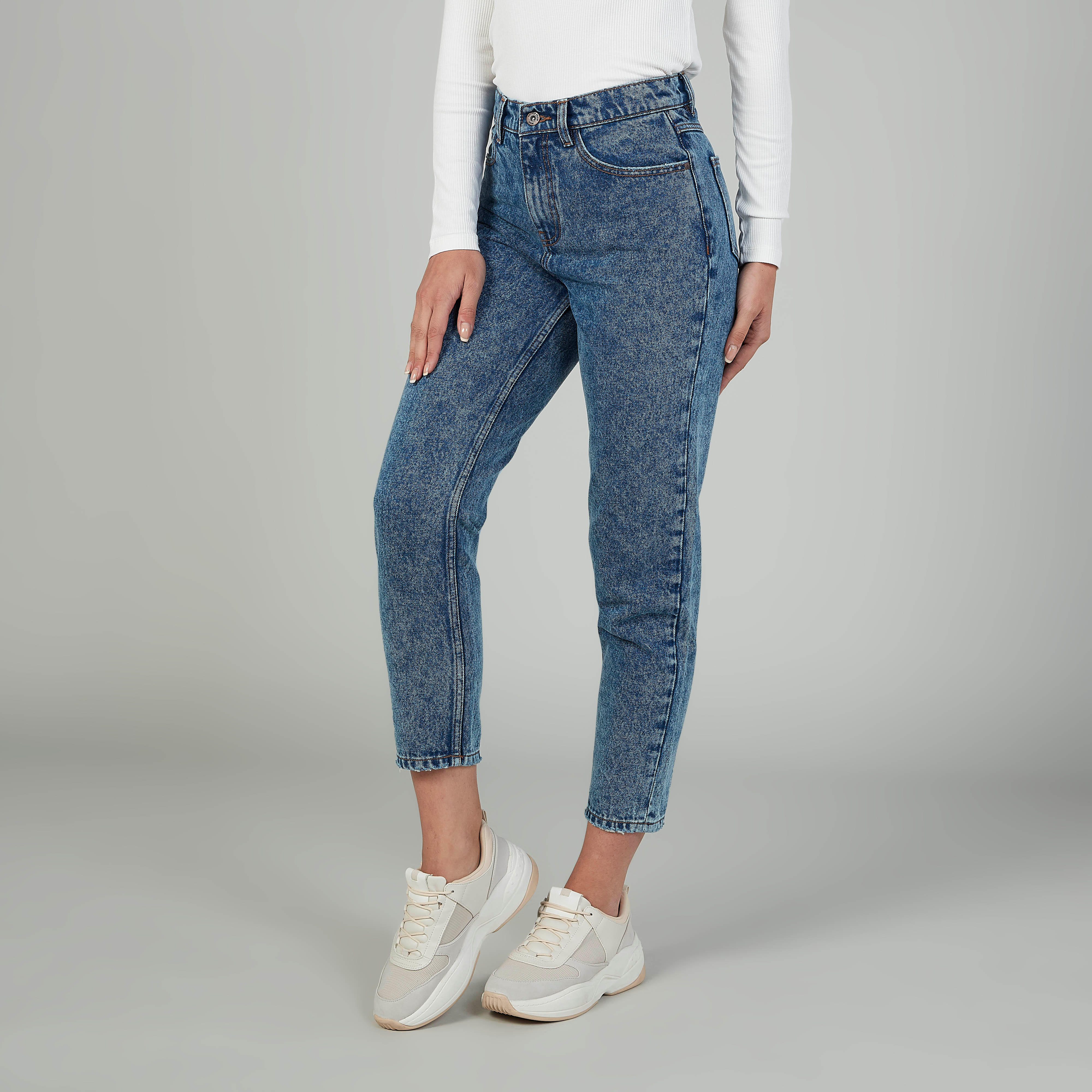 بنطلون جينز مستدام سكيني سادة بخصر منخفض وجيوب-women-clothing-bottoms-jeans-image-1