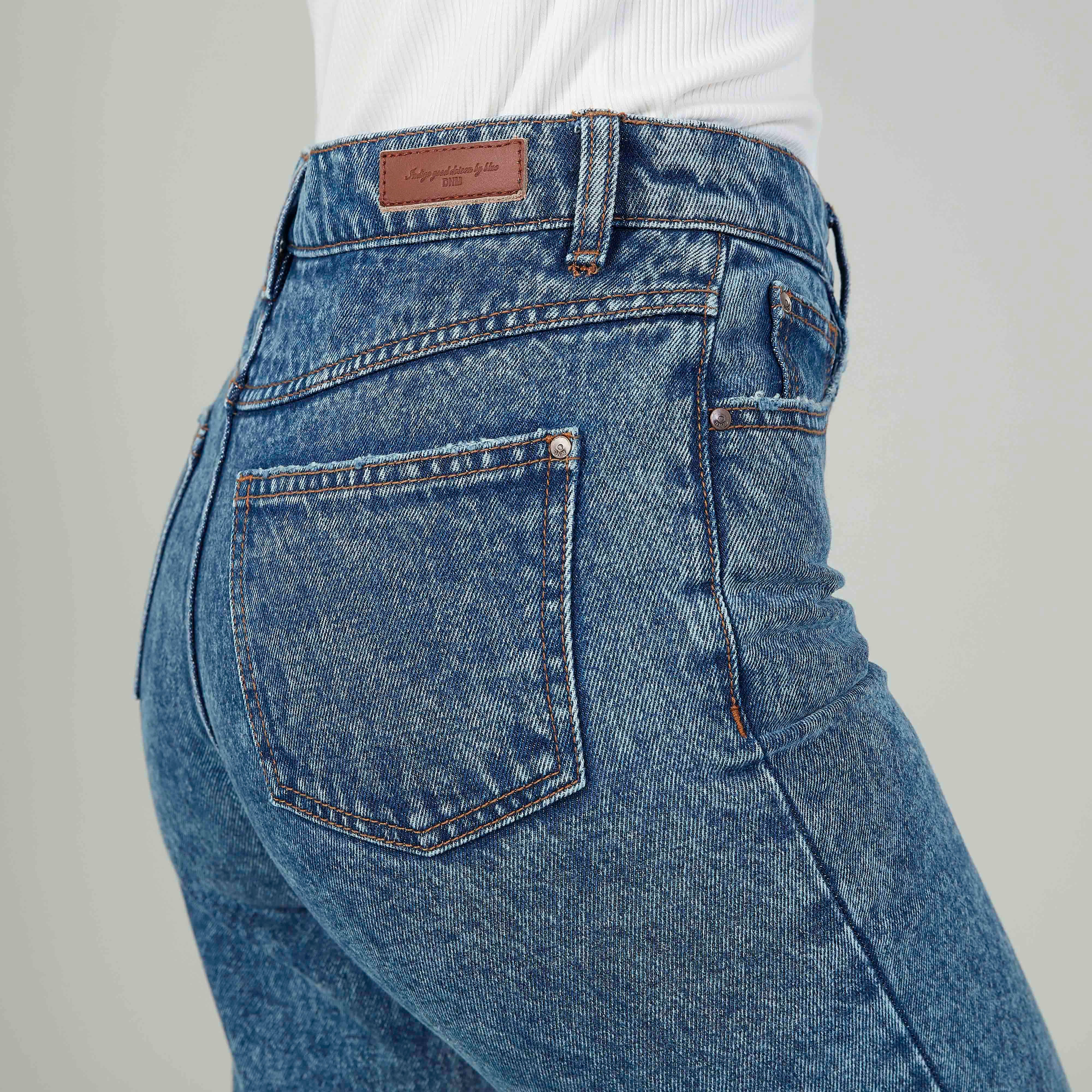 بنطلون جينز مستدام سكيني سادة بخصر منخفض وجيوب-women-clothing-bottoms-jeans-image-3