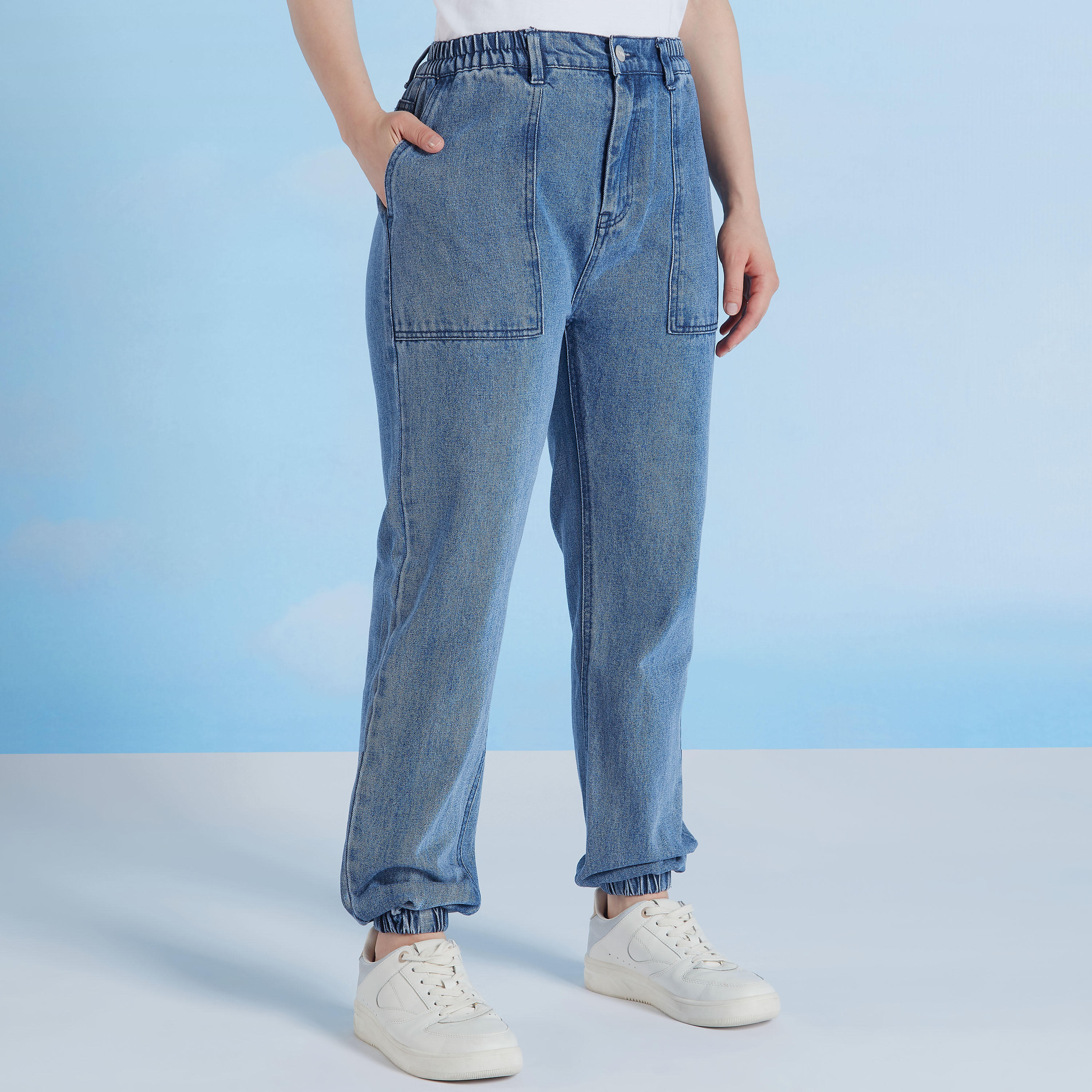 بنطلون رياضي مستدام دينم سادة بقصة ضيقة وخصر متوسط الارتفاع وجيوب-women-clothing-bottoms-joggers-image-1