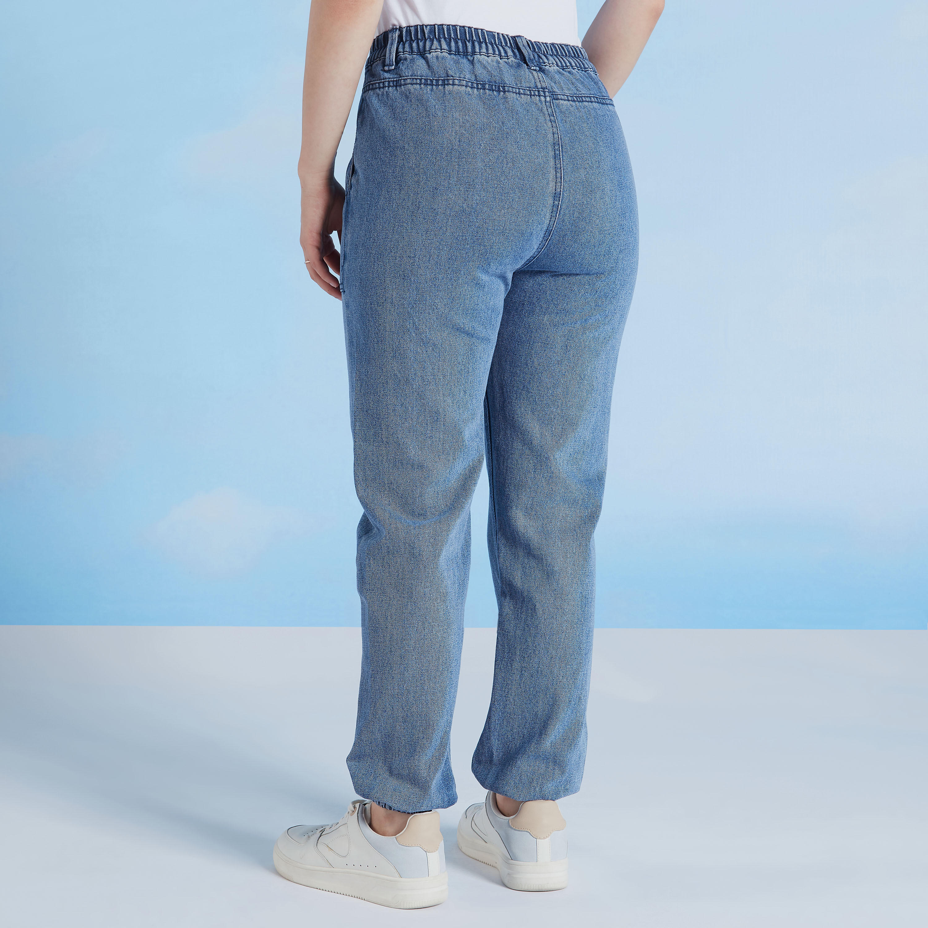 بنطلون رياضي مستدام دينم سادة بقصة ضيقة وخصر متوسط الارتفاع وجيوب-women-clothing-bottoms-joggers-image-4