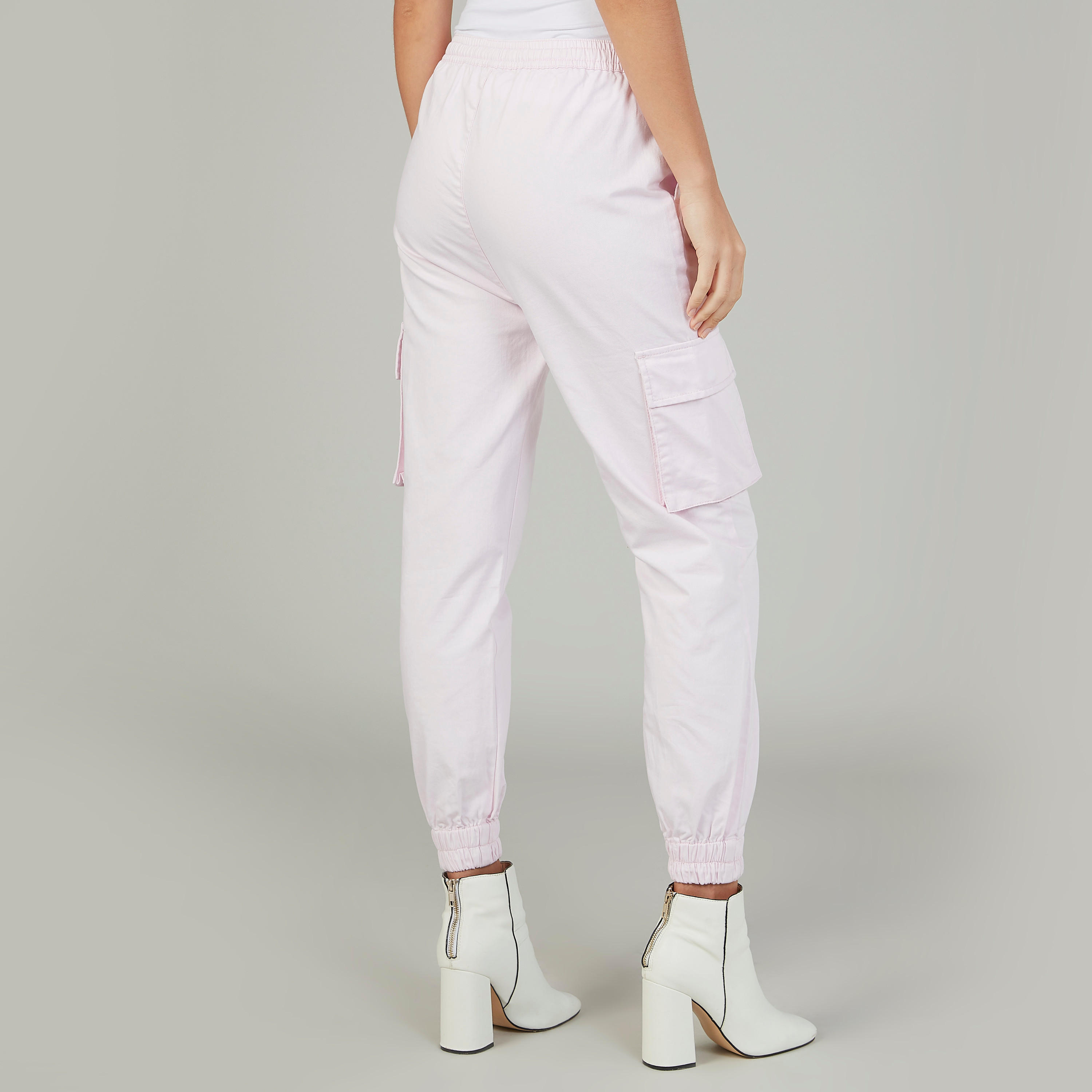 بنطلون كارجو مستدام سكيني فيت سادة بخصر متوسط الارتفاع وجيوب-women-clothing-bottoms-joggers-image-4