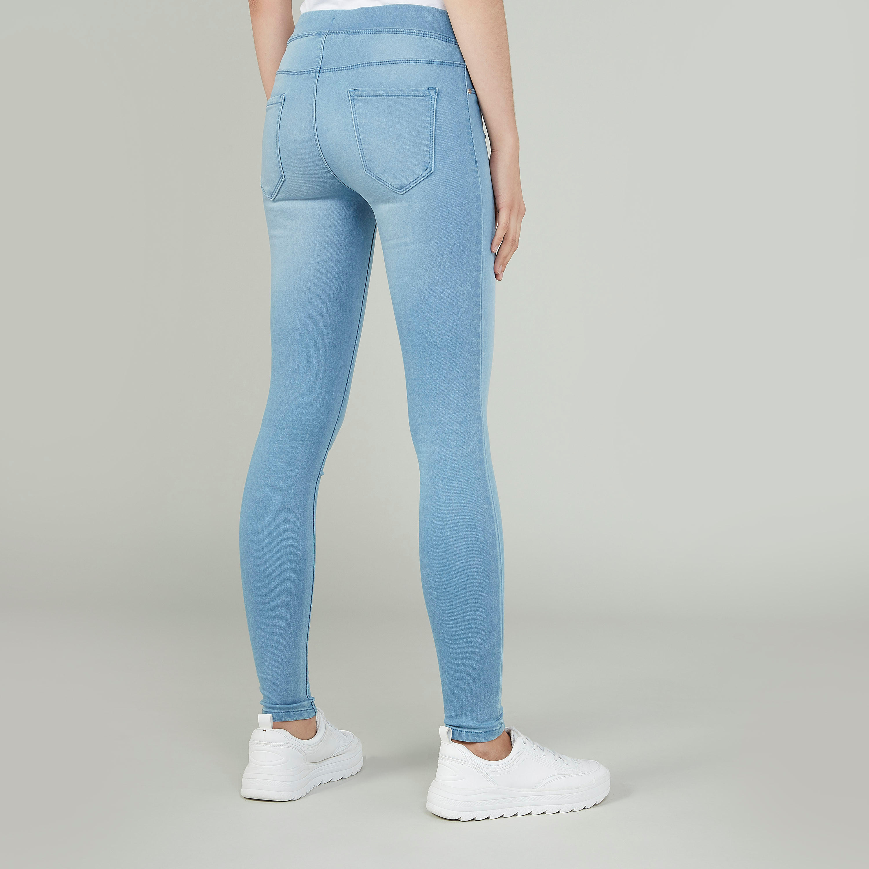 بنطلون ليقنز سادة بخصر مطاطي وتفاصيل جيوب-women-clothing-bottoms-jeans-image-4