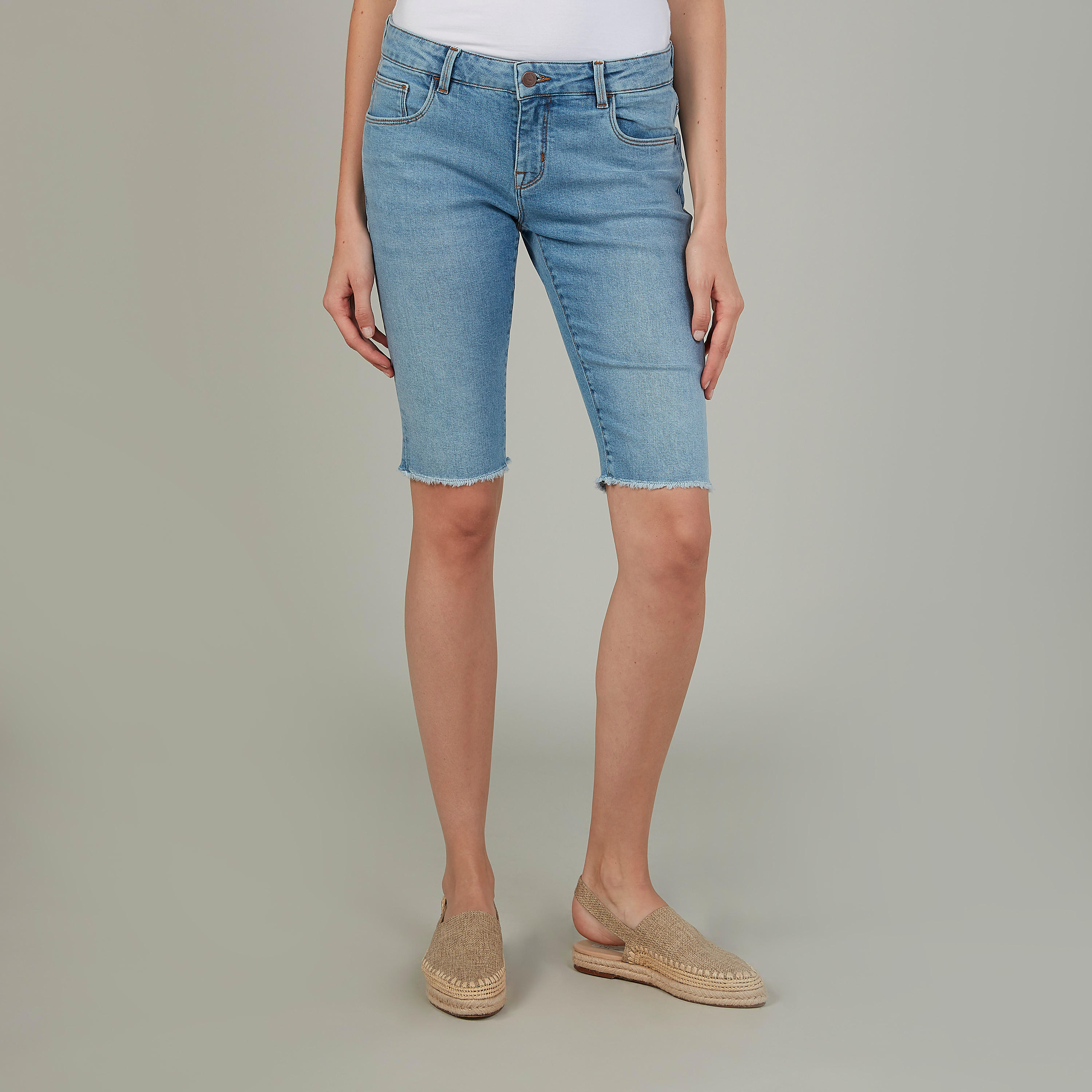 شورت دينم سادة بخصر منخفض بجيوب-women-clothing-bottoms-shorts-image-1