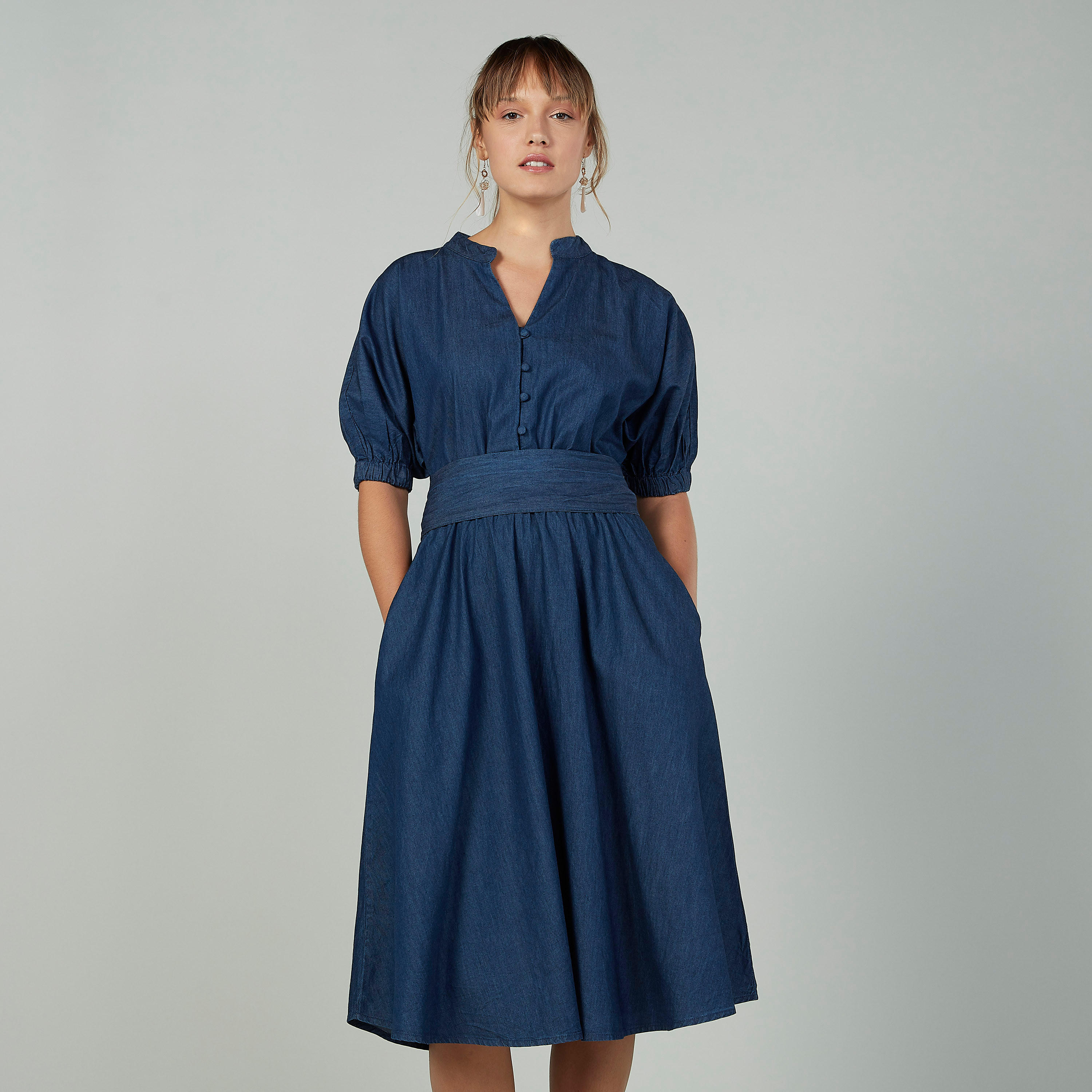 فستان إيه لاين سادة متوسط الطول بياقة مستديرة وأكمام قصيرة-women-clothing-dresses-image-1