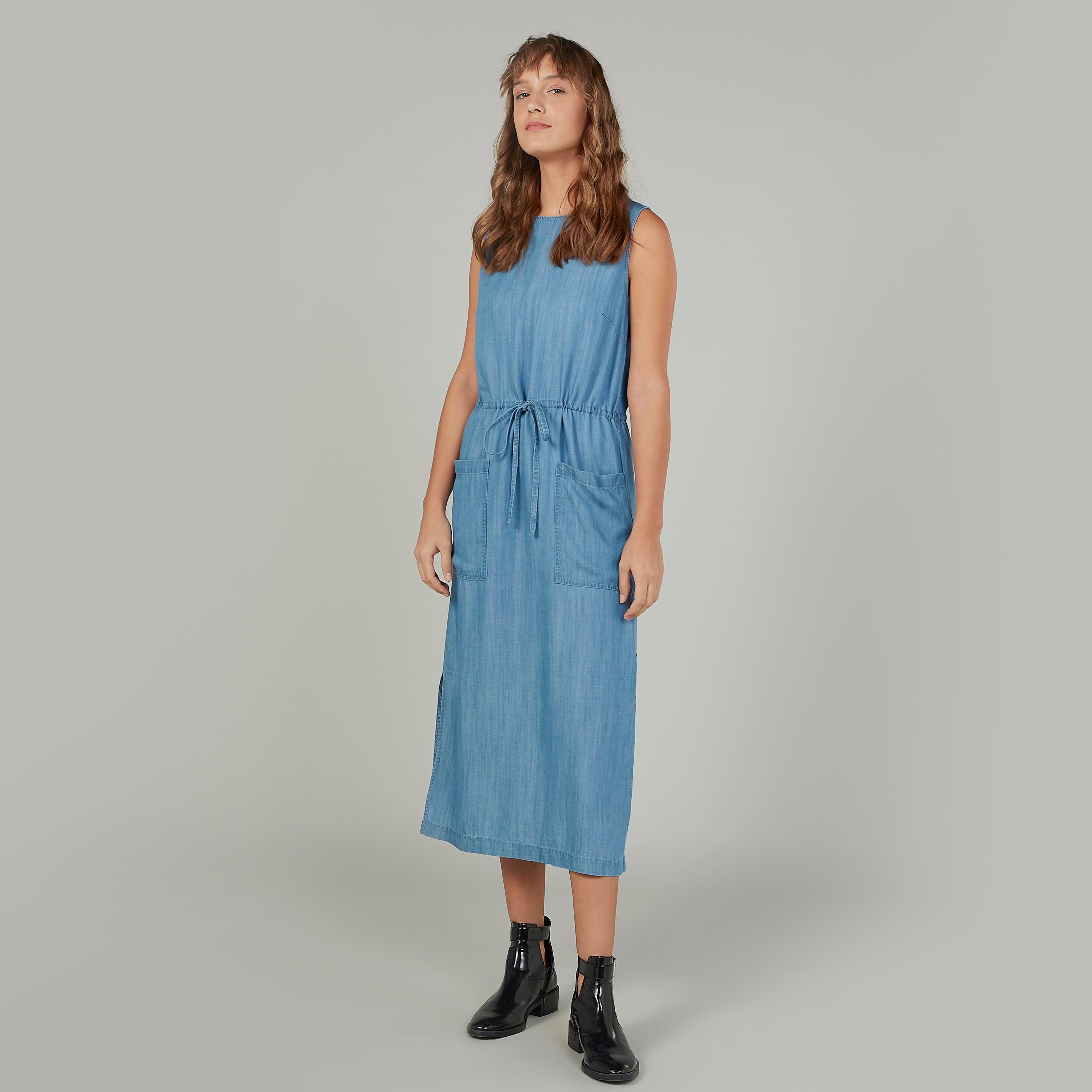 فستان مستدام دينم سادة واسع متوسط الطول بجيوب من لي كوبر-women-clothing-dresses-image-1