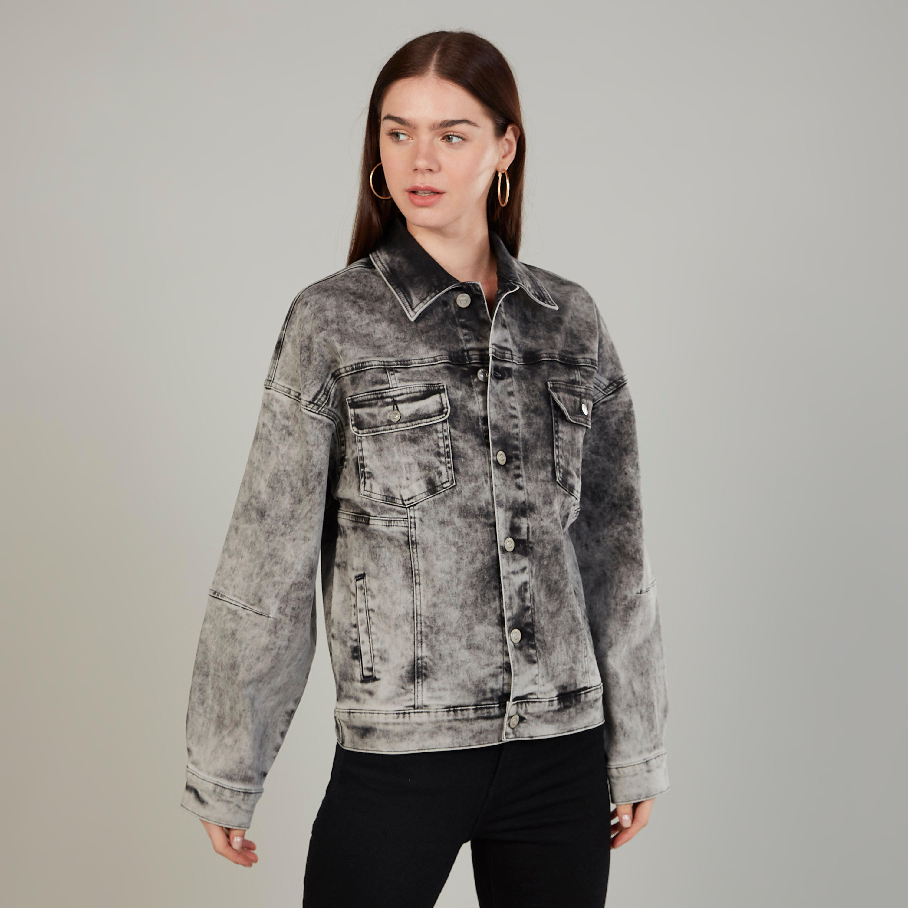 جاكيت دينم بأكمام طويلة وجيوب بطيّة من خامات مستدامة-women-winterwear-coatsandjackets-jackets-image-1