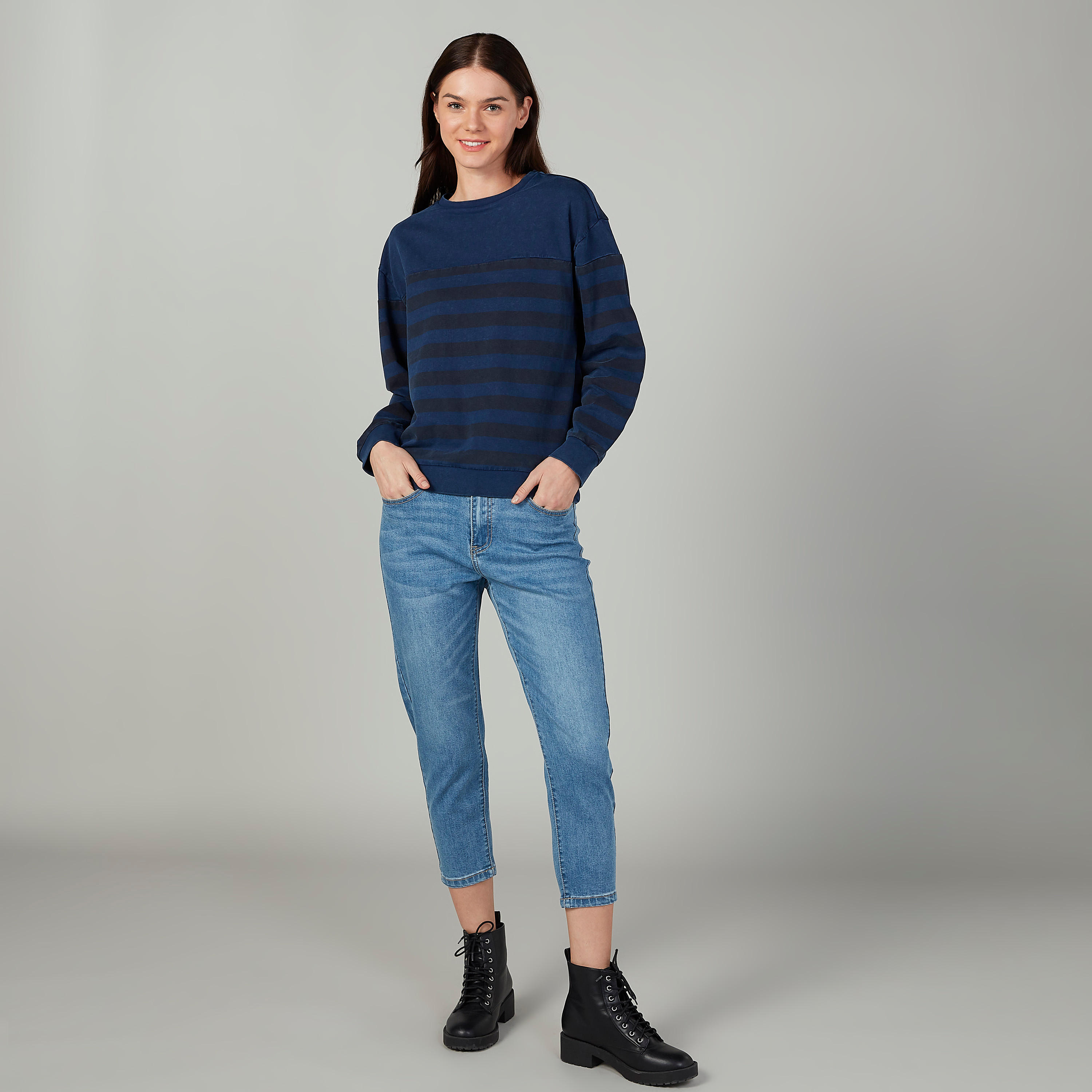 سويت شيرت مخطّط بياقة مستديرة وأكمام طويلة-women-winterwear-hoodiesandsweatshirts-hoodies-image-2