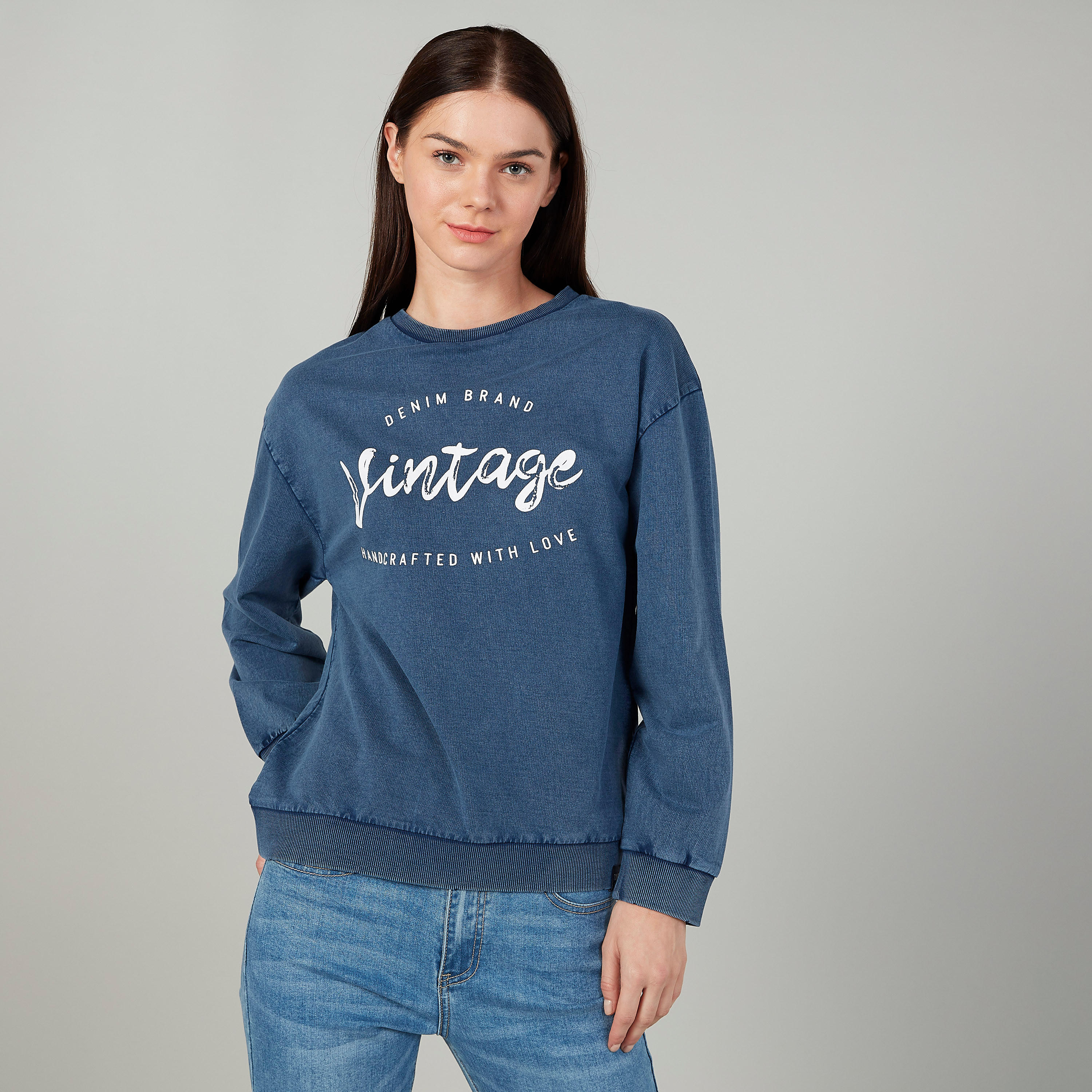 سويت شيرت بياقة مستديرة وأكمام طويلة وطبعات-women-winterwear-hoodiesandsweatshirts-hoodies-image-4