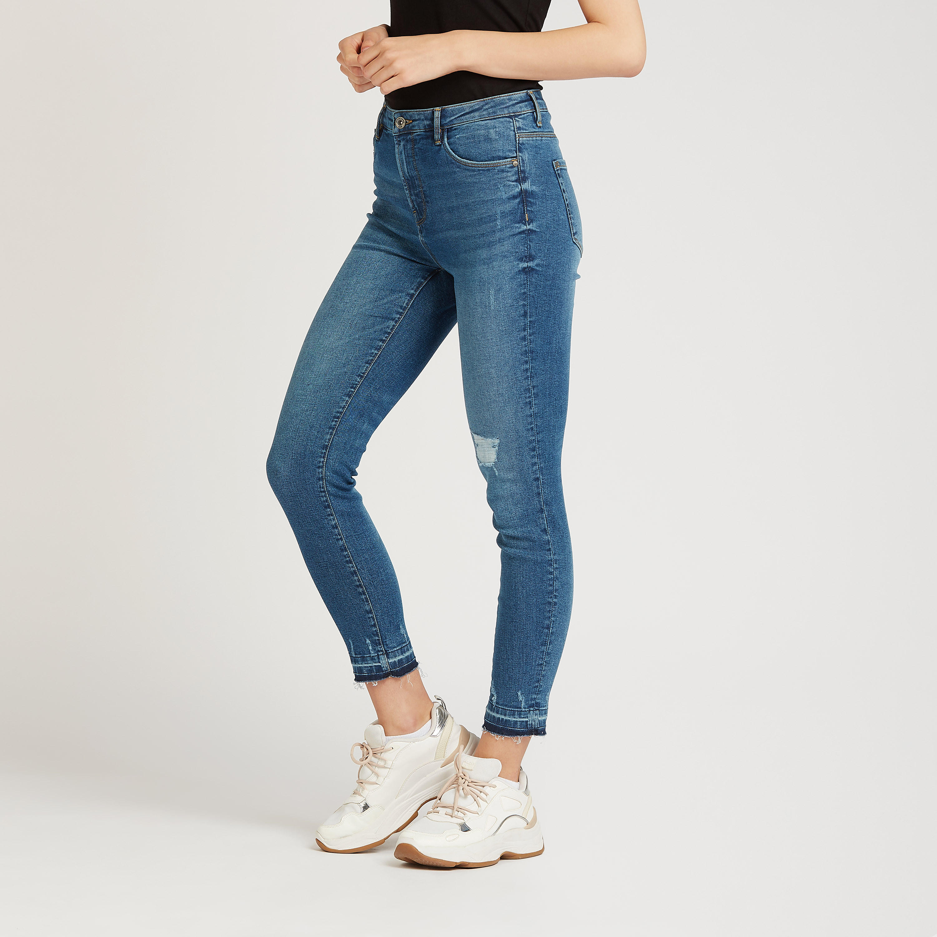 بنطلون جينز ممزق بجيوب وحلقات للحزام-women-clothing-bottoms-jeans-image-3