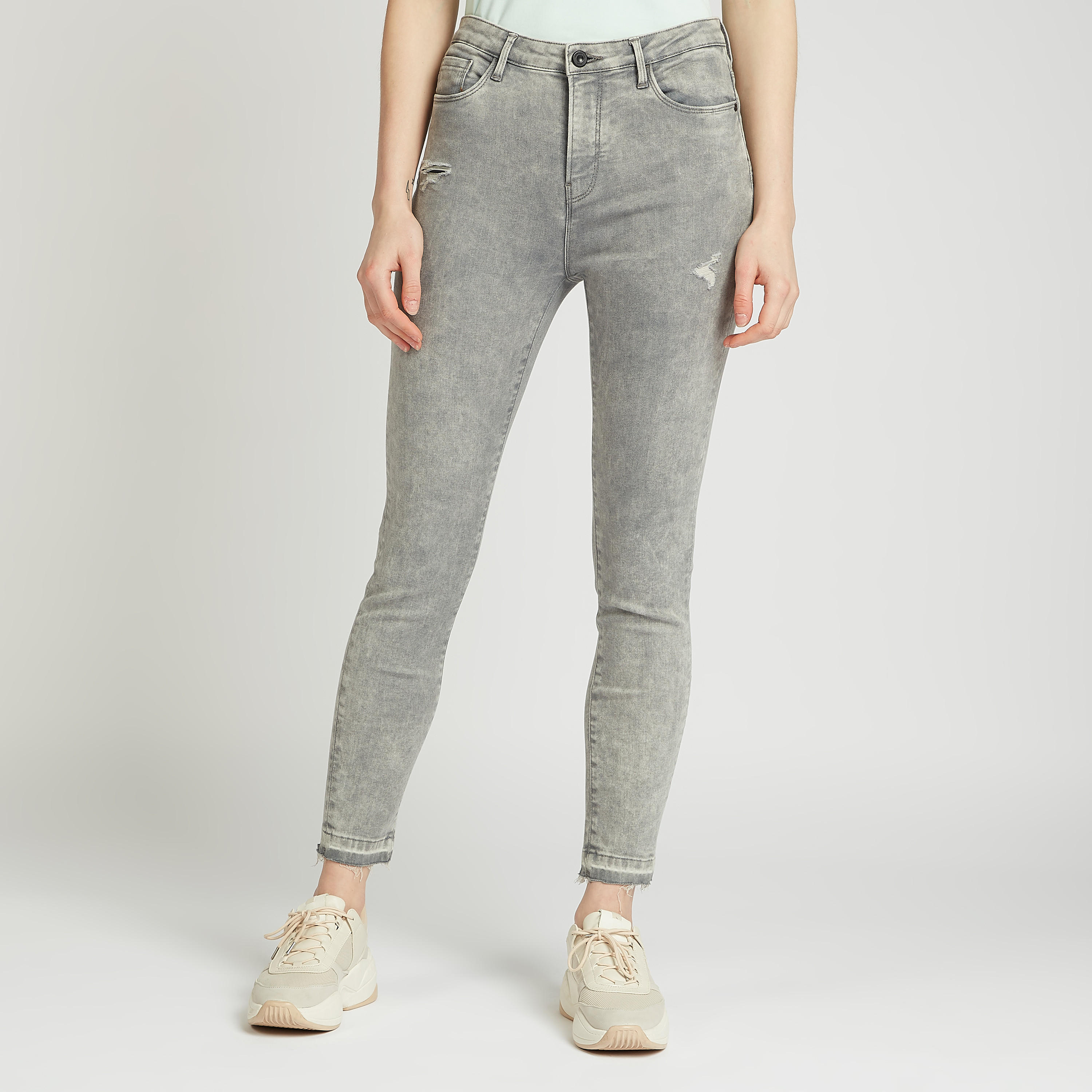 بنطلون جينز ممزّق بجيوب وعراوي-women-clothing-bottoms-jeans-image-1