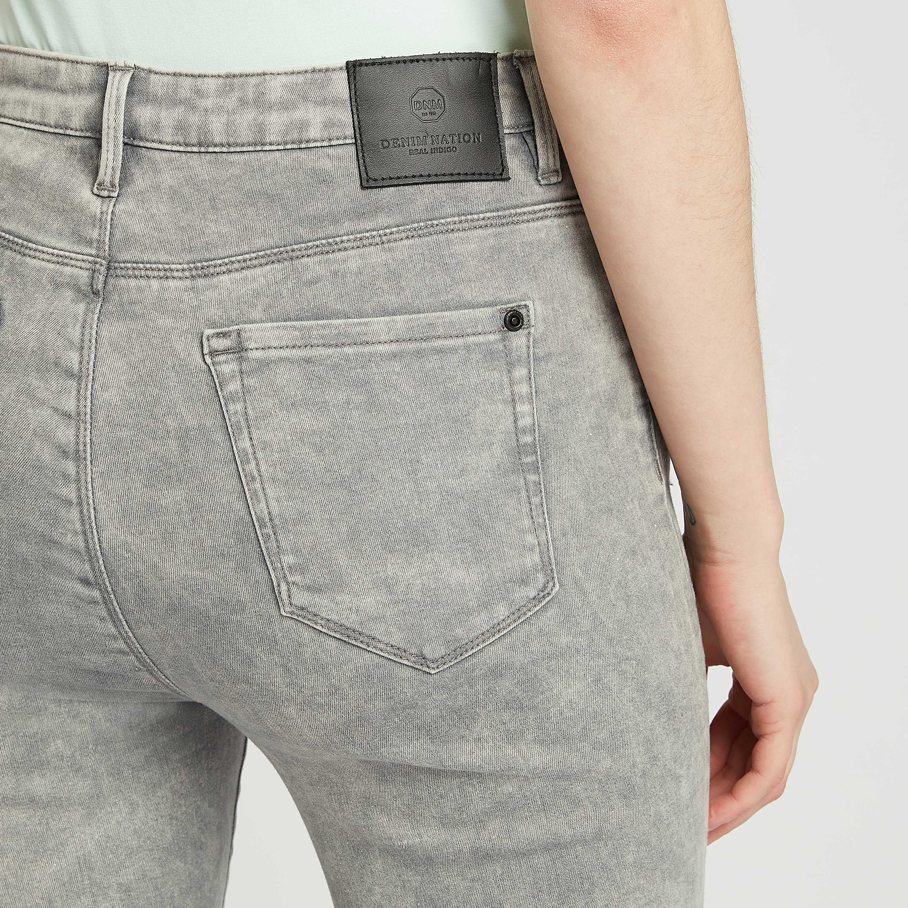 بنطلون جينز ممزّق بجيوب وعراوي-women-clothing-bottoms-jeans-image-5