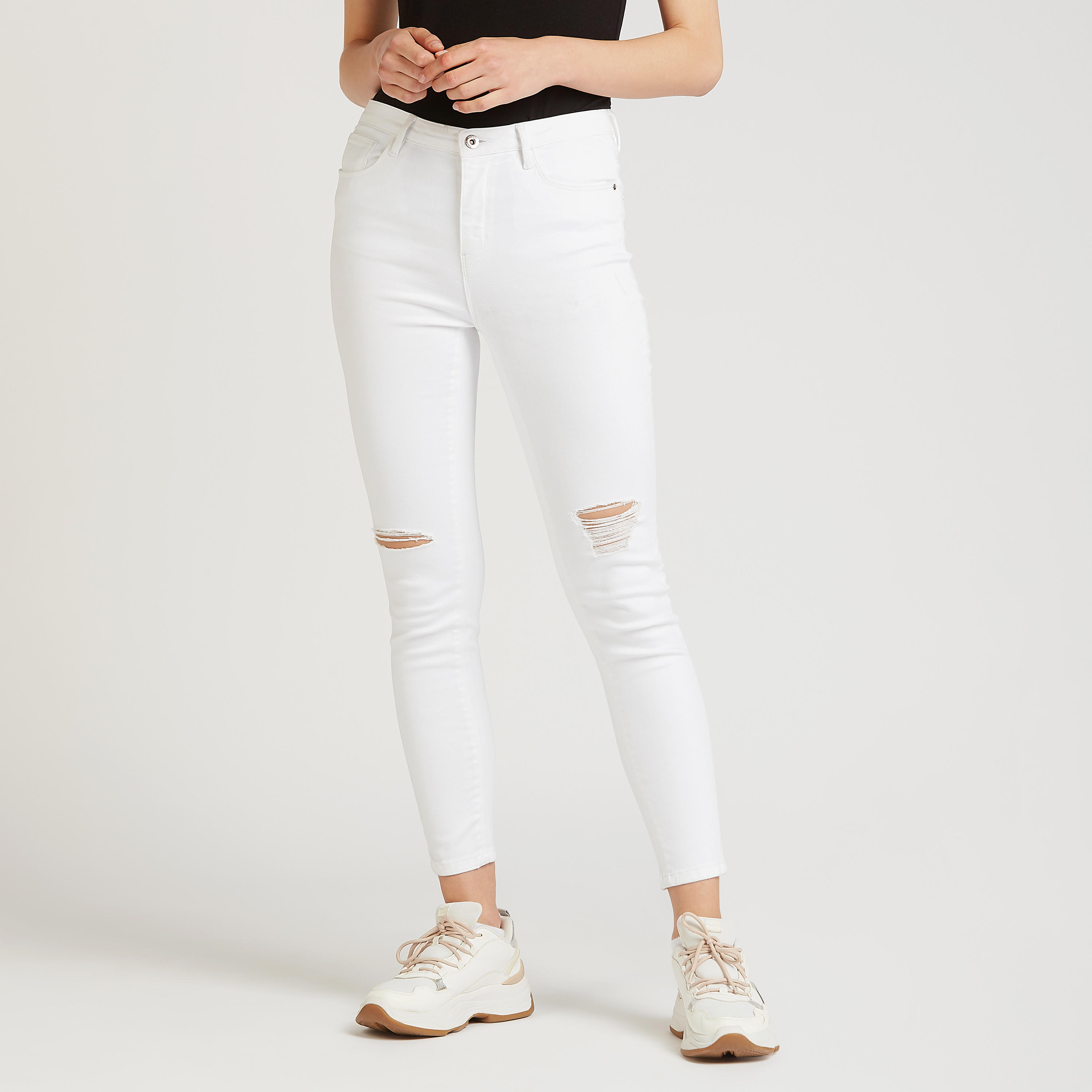 بنطلون جينز طويل ممزق بخصرمتوسط الإرتفاع بجيوب وحلقات للحزام-women-clothing-bottoms-jeans-image-5