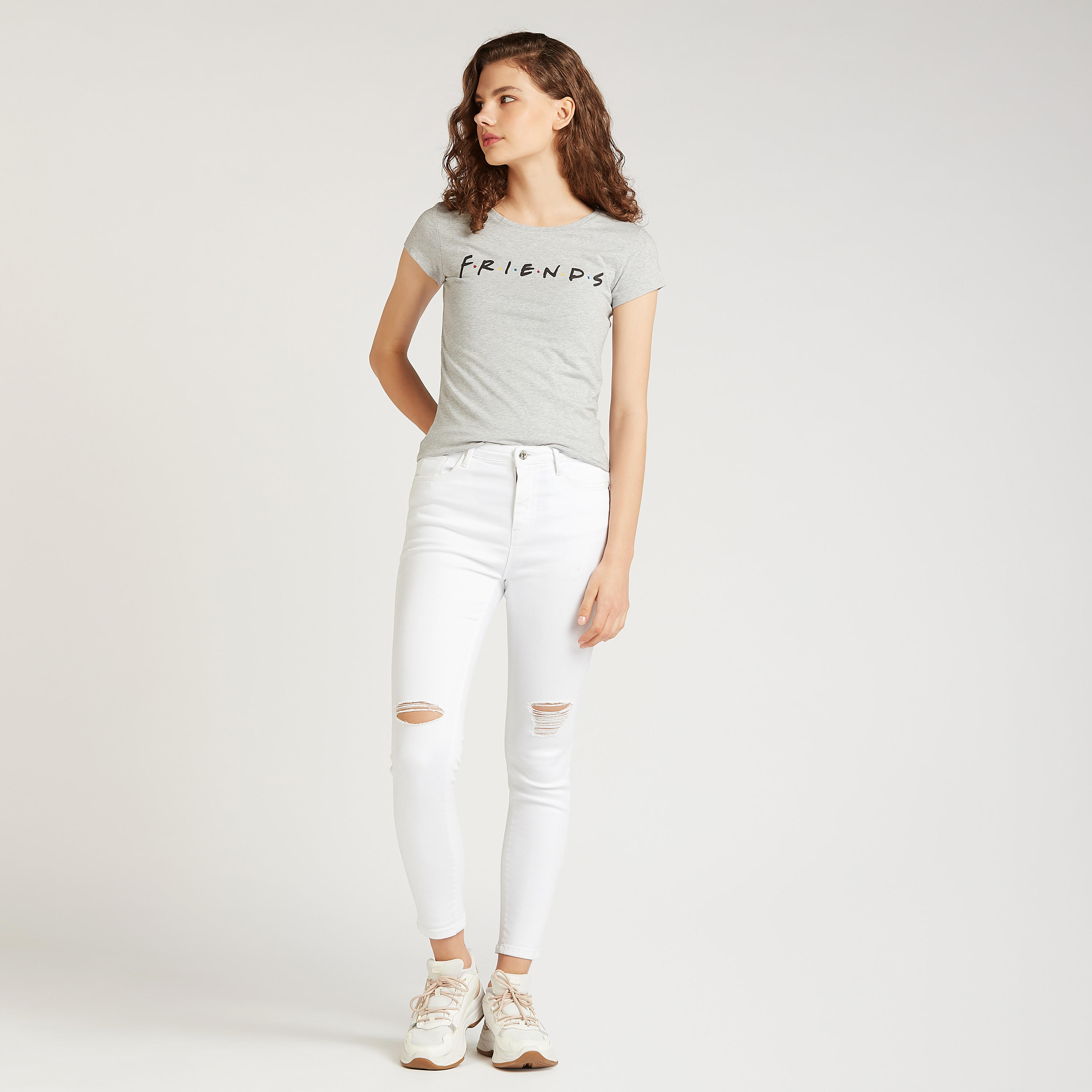 بنطلون جينز طويل ممزق بخصرمتوسط الإرتفاع بجيوب وحلقات للحزام-women-clothing-bottoms-jeans-image-4