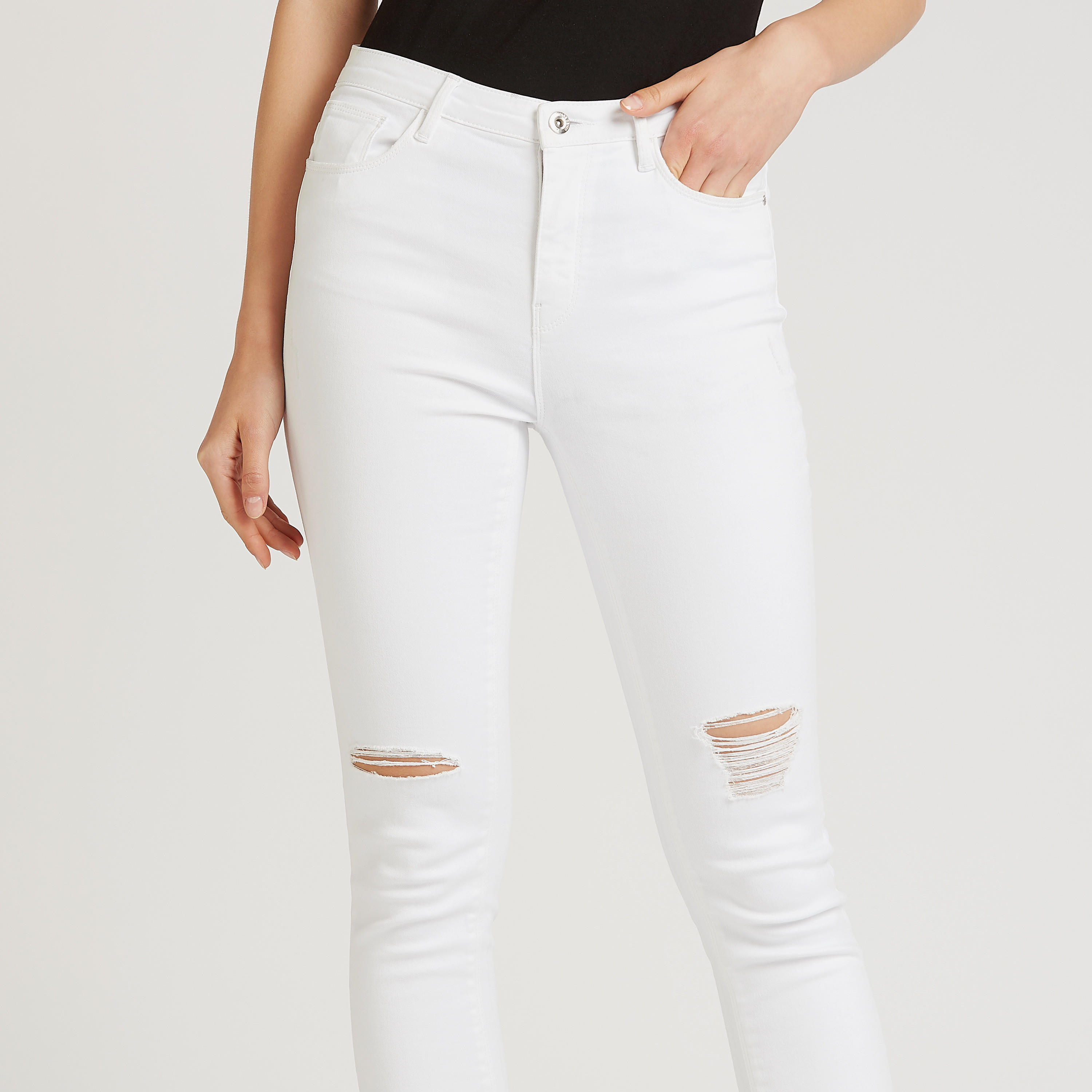 بنطلون جينز طويل ممزق بخصرمتوسط الإرتفاع بجيوب وحلقات للحزام-women-clothing-bottoms-jeans-image-3