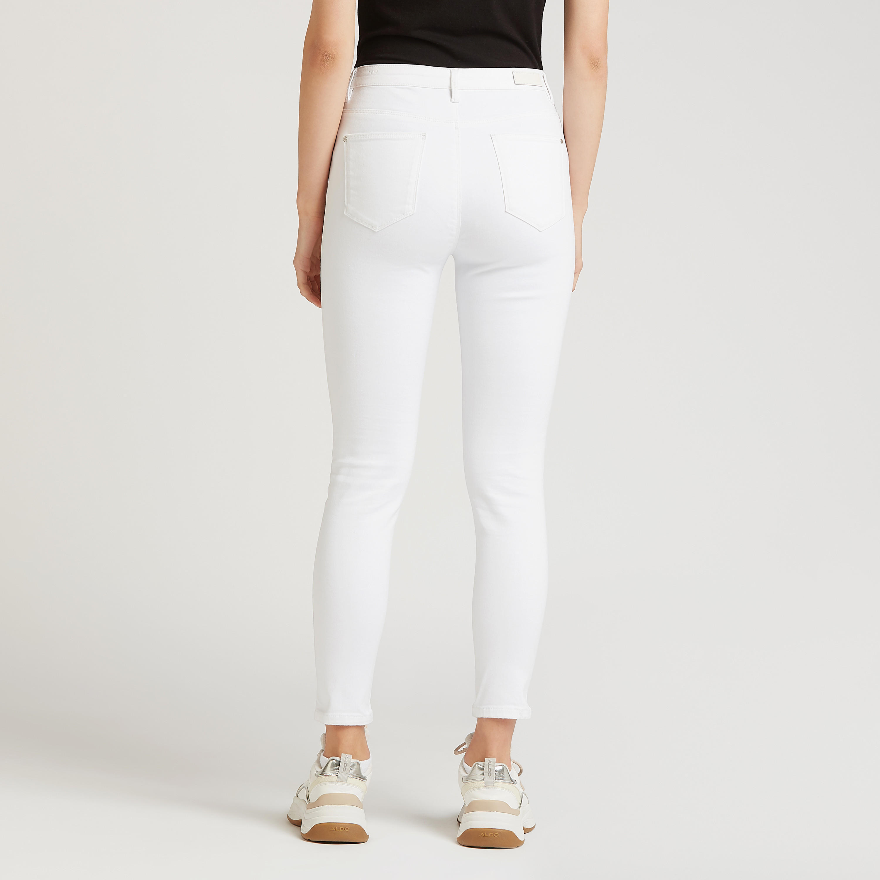 بنطلون جينز طويل ممزق بخصرمتوسط الإرتفاع بجيوب وحلقات للحزام-women-clothing-bottoms-jeans-image-2