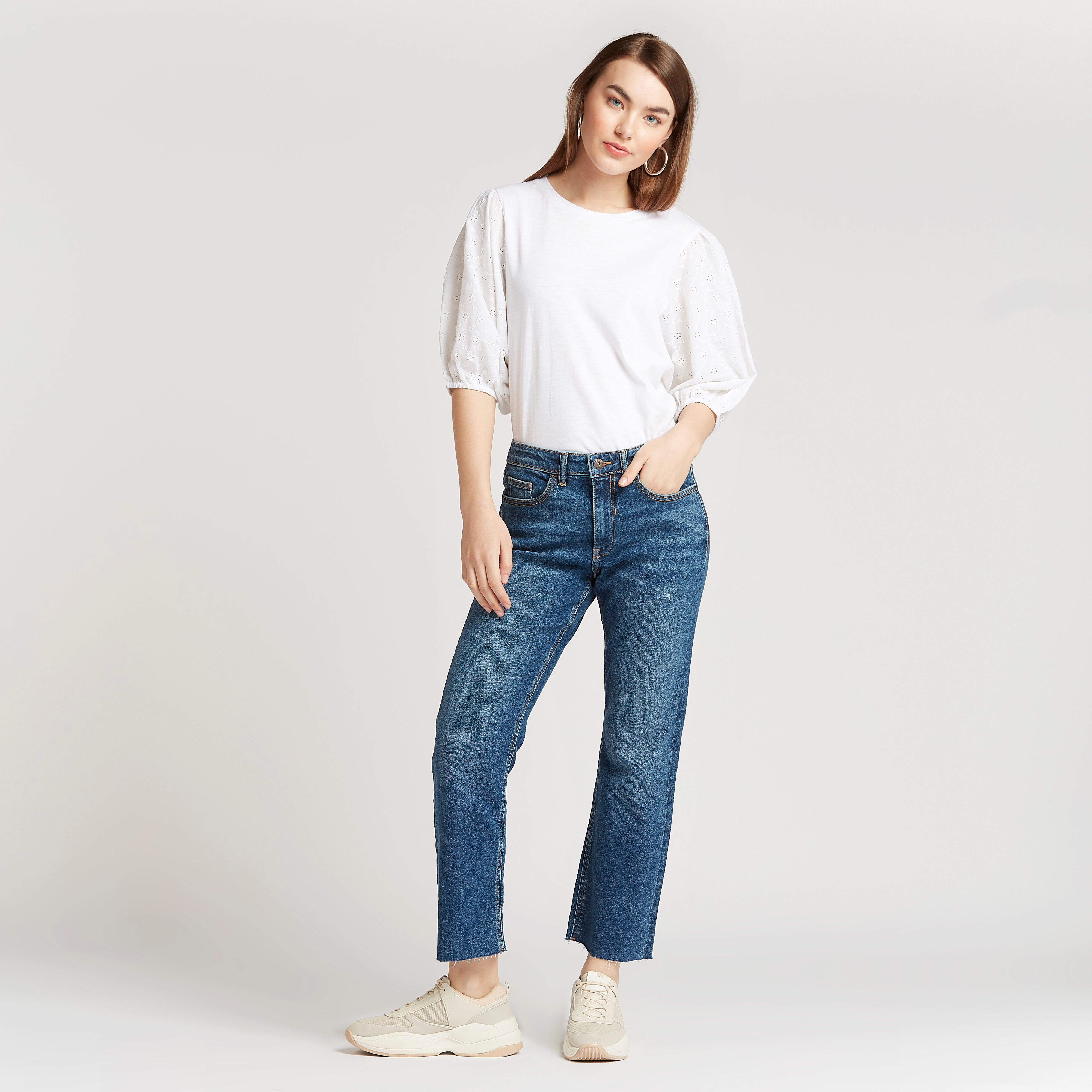 بنطلون جينز بخصر ممزّق مام فيت بجيوب-women-clothing-bottoms-jeans-image-2