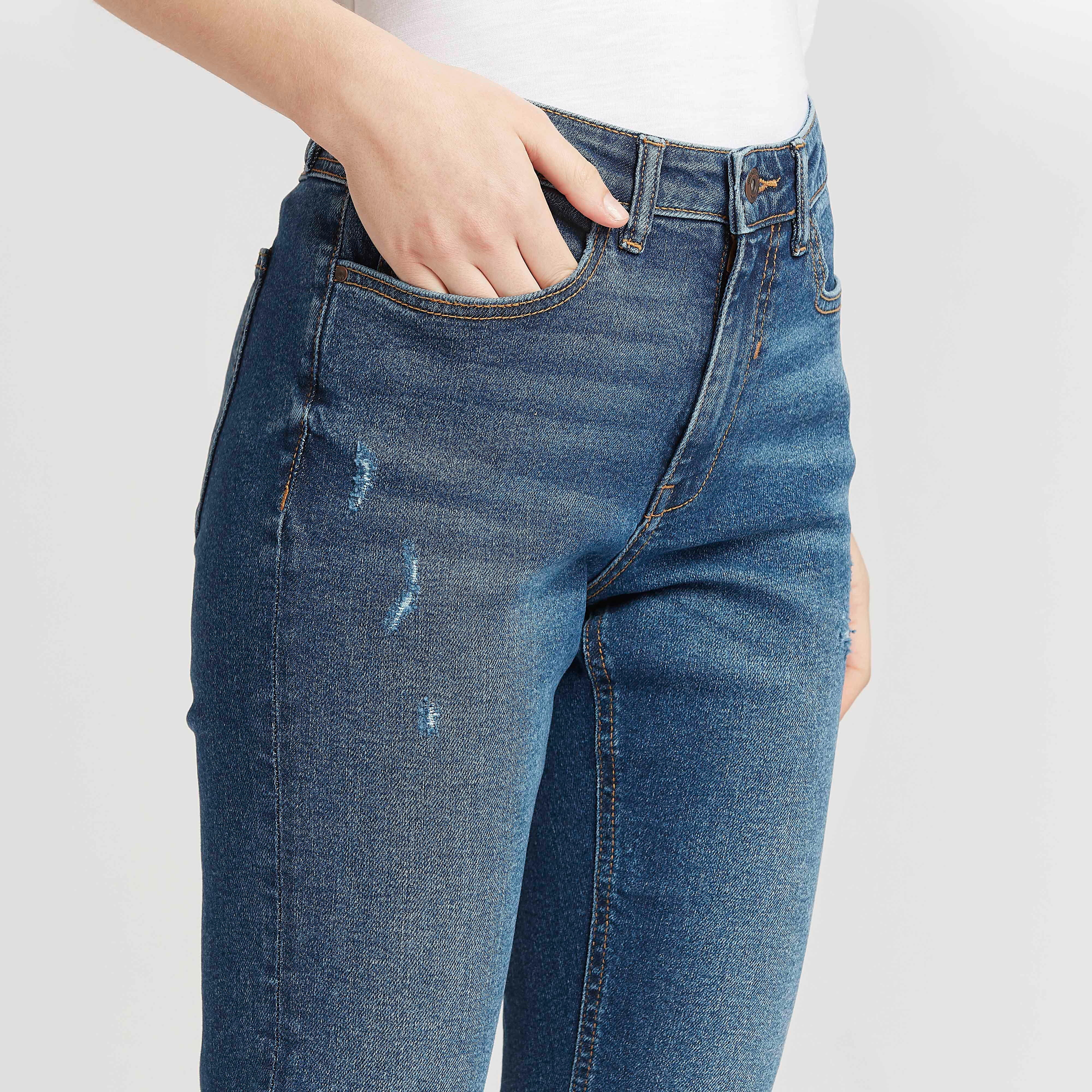 بنطلون جينز بخصر ممزّق مام فيت بجيوب-women-clothing-bottoms-jeans-image-3