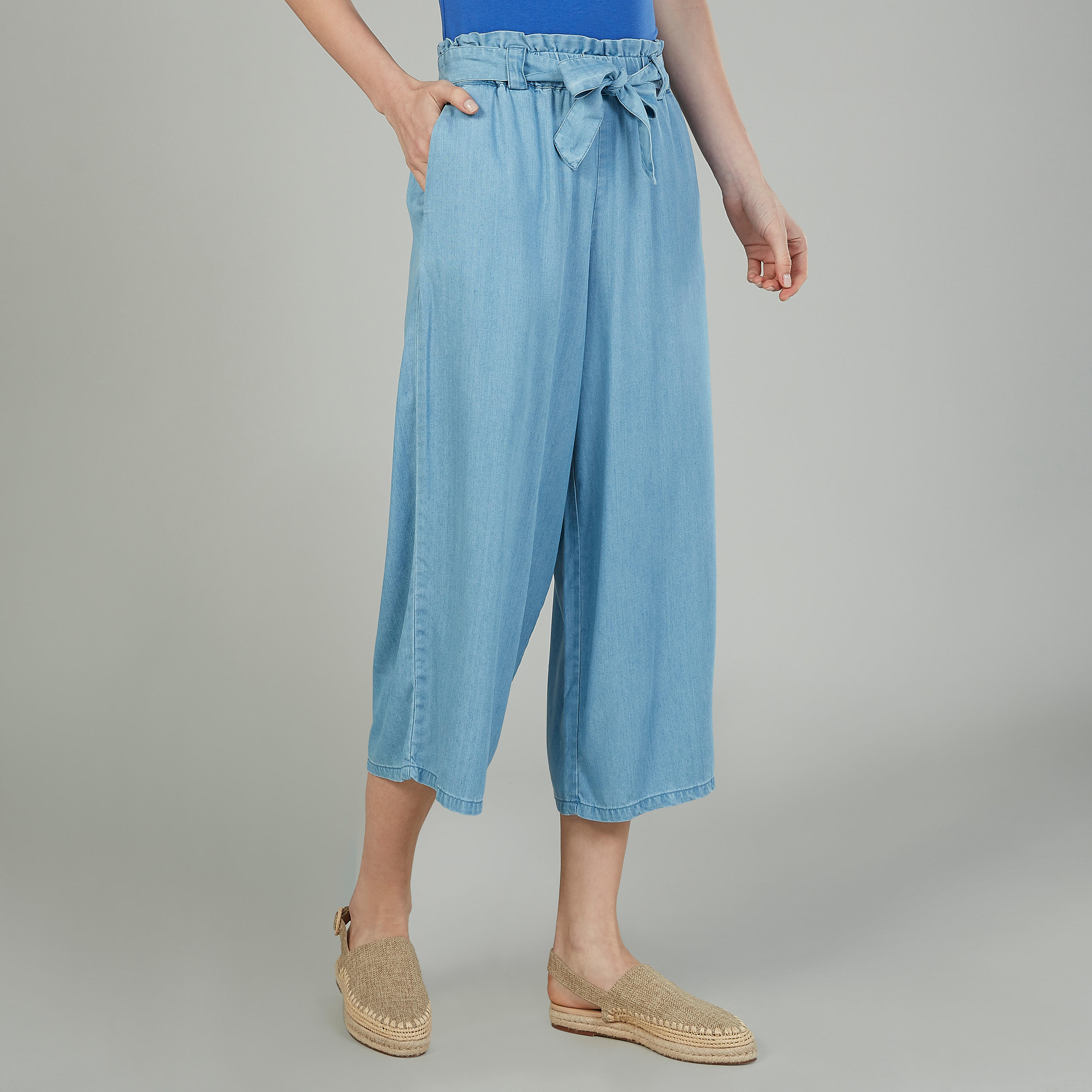 بنطلون دنيم قصير بخصر مرتفع وأربطة وجيوب-women-clothing-bottoms-trousers-image-1