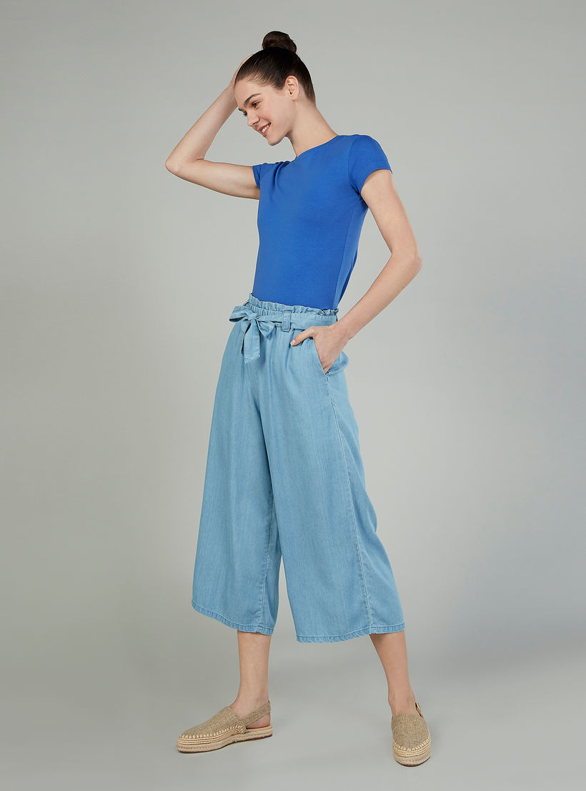 بنطلون دنيم قصير بخصر مرتفع وأربطة وجيوب-women-clothing-bottoms-trousers-image-2