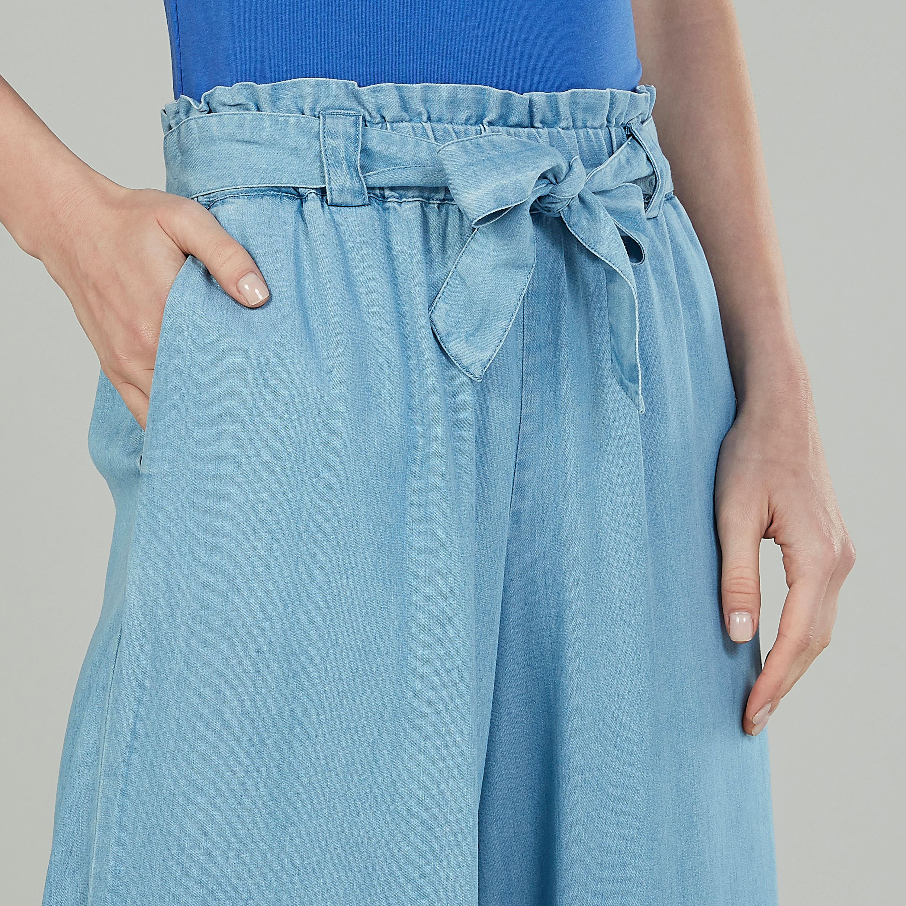 بنطلون دنيم قصير بخصر مرتفع وأربطة وجيوب-women-clothing-bottoms-trousers-image-3