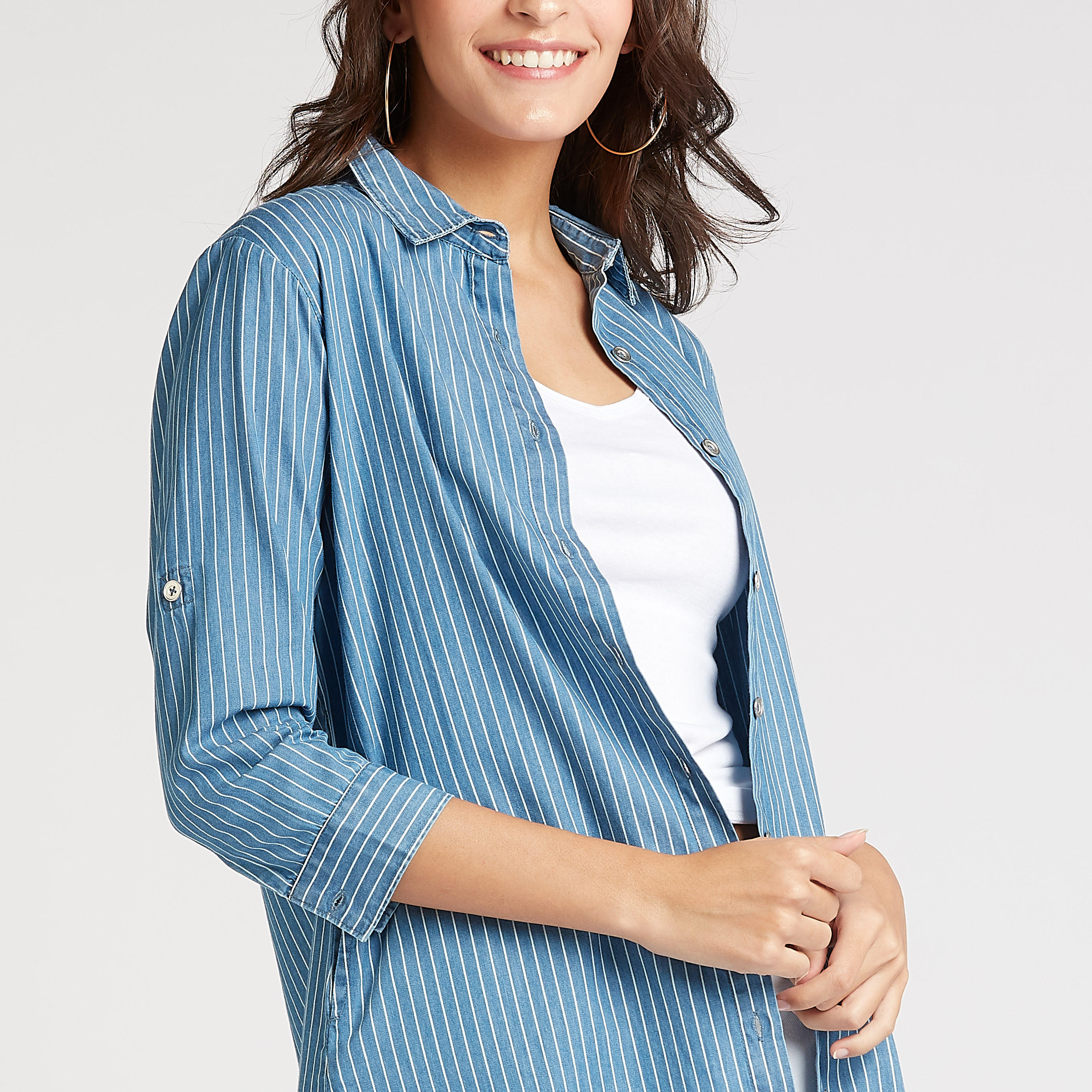 قميص طويل مقلّم بأكمام 3/4 وألسنة تثبيت بأزرار-women-clothing-shirtsandblouses-shirts-image-3