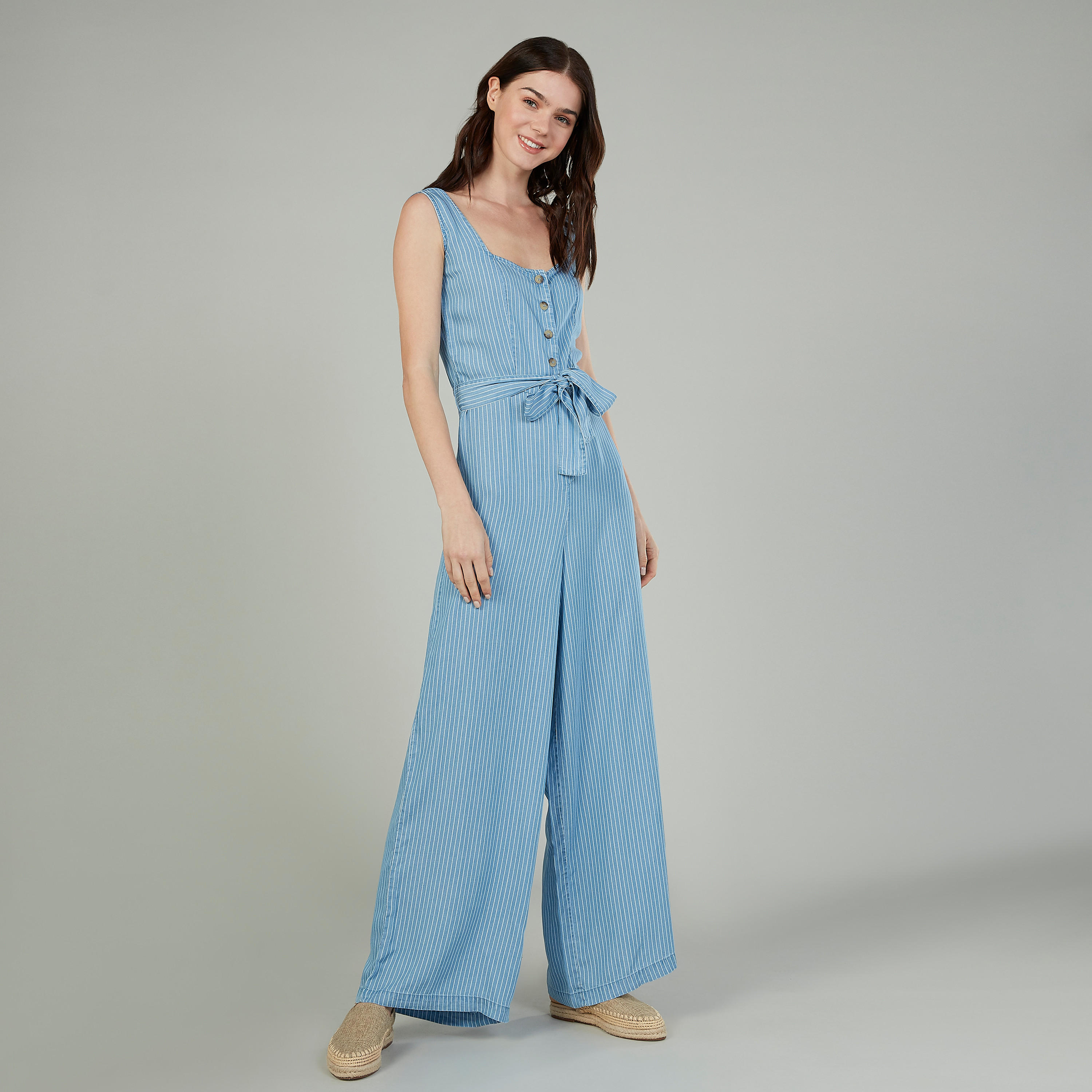 أفرول مخطط دون أكمام بأزرار وأربطة-women-clothing-jumpsuits-image-1