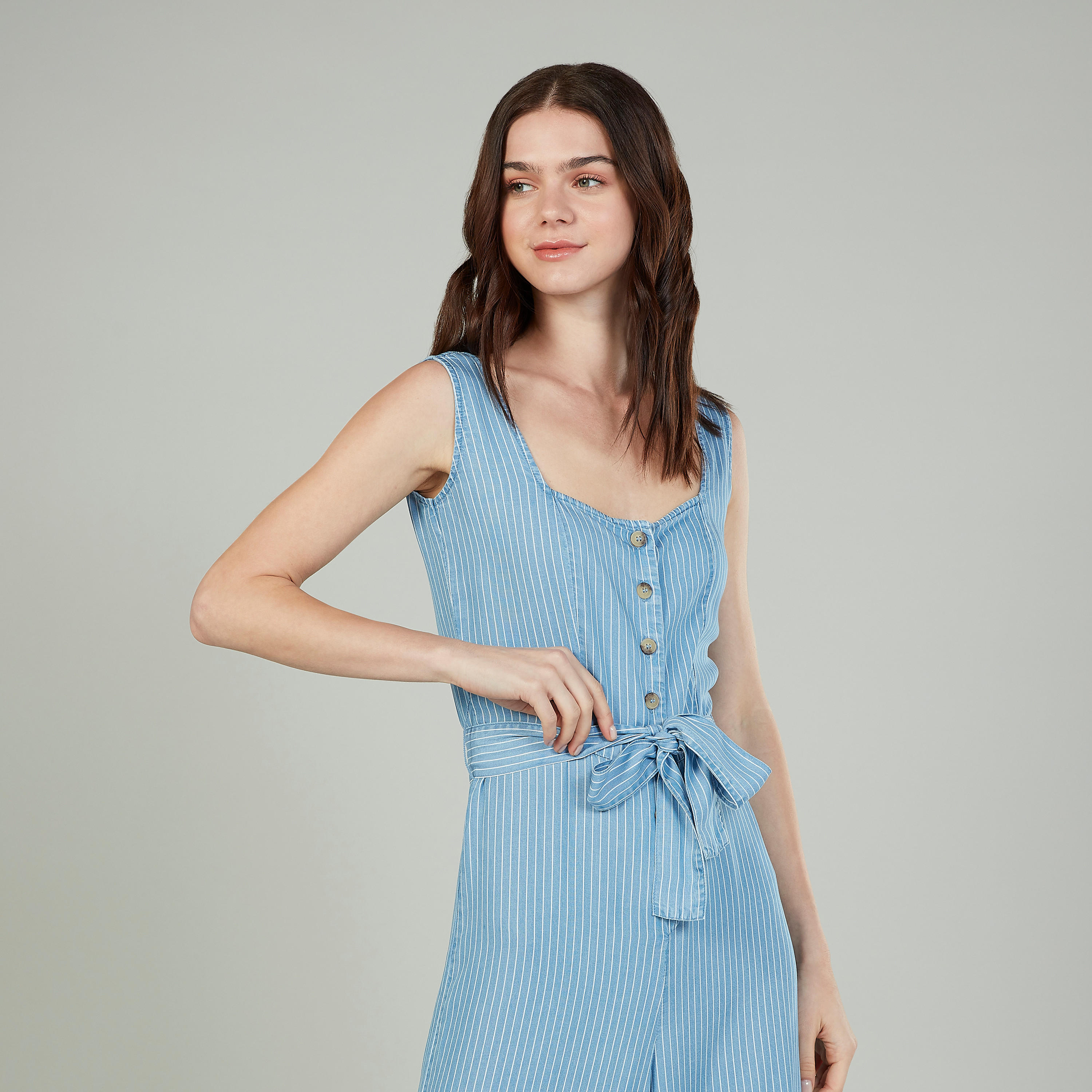 أفرول مخطط دون أكمام بأزرار وأربطة-women-clothing-jumpsuits-image-3