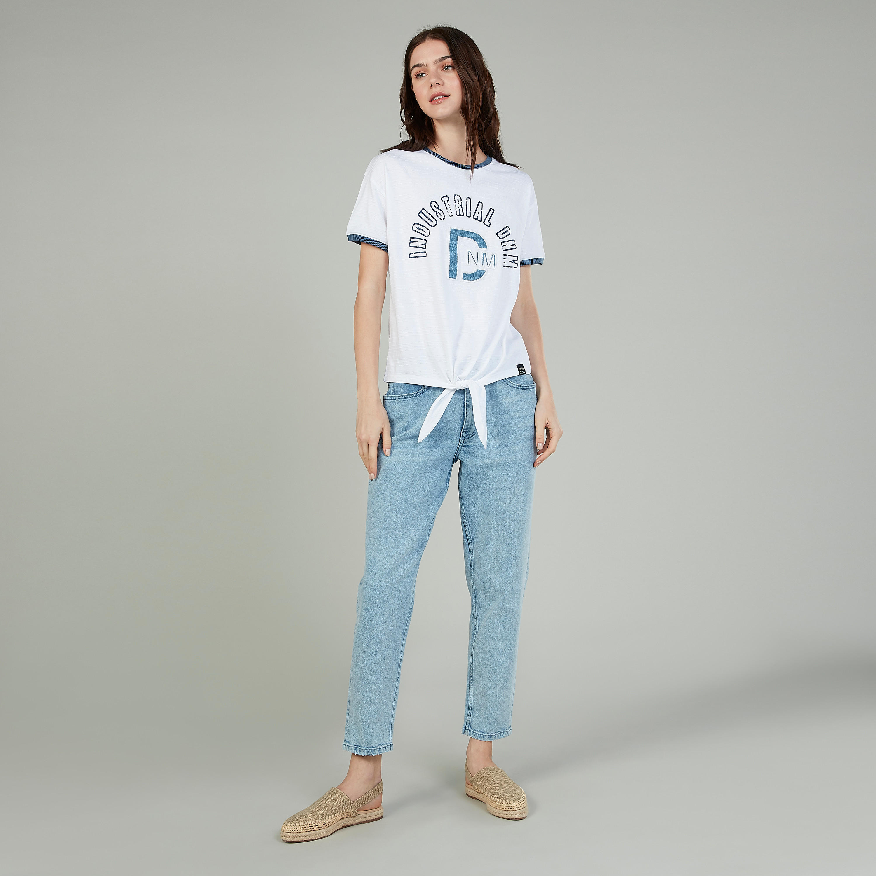 تيشيرت بياقة مستديرة وأكمام قصيرة وطبعات-women-clothing-tshirts-image-2