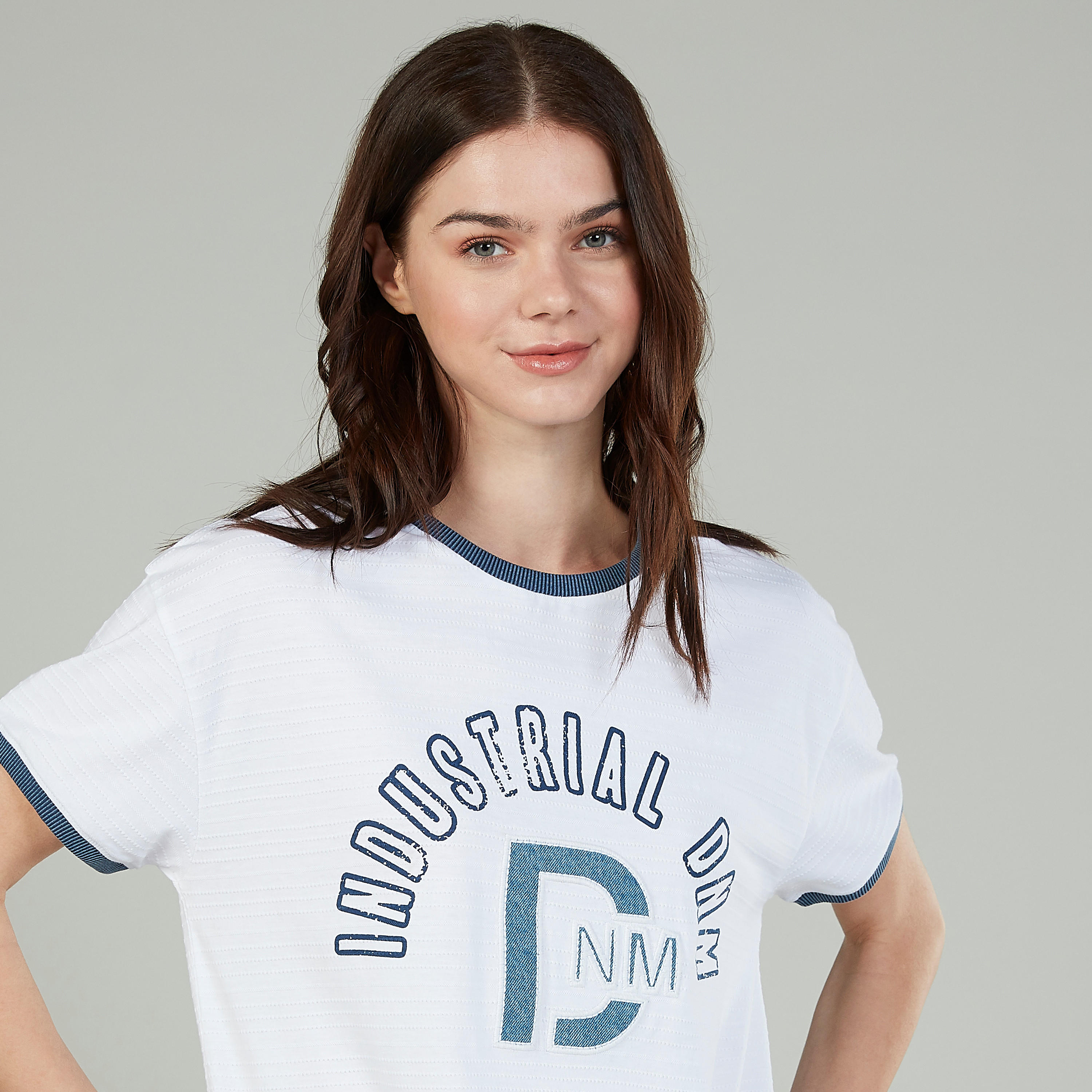 تيشيرت بياقة مستديرة وأكمام قصيرة وطبعات-women-clothing-tshirts-image-3