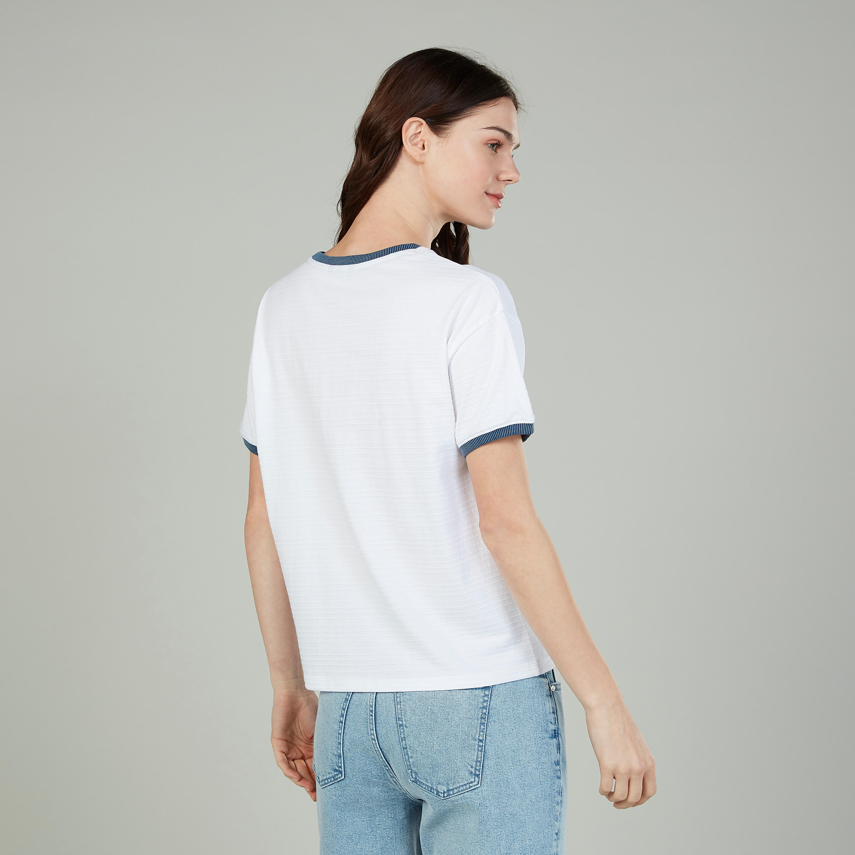 تيشيرت بياقة مستديرة وأكمام قصيرة وطبعات-women-clothing-tshirts-image-4