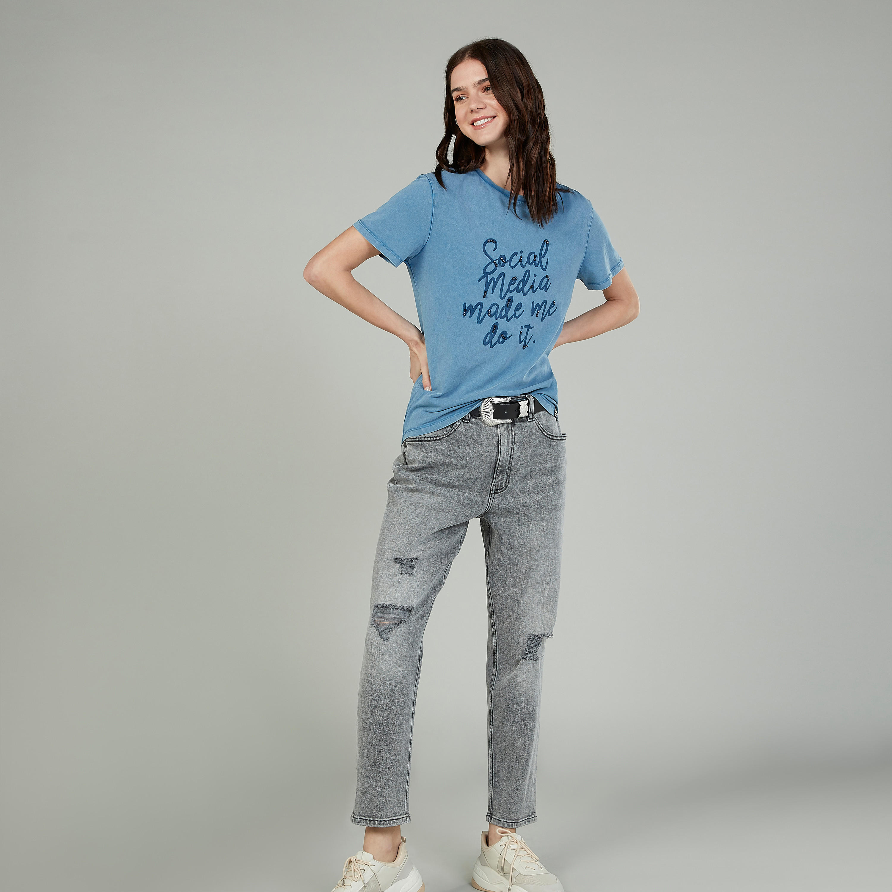 تيشيرت بياقة ضيّقة وأكمام قصيرة وطبعات-women-clothing-tshirts-image-2