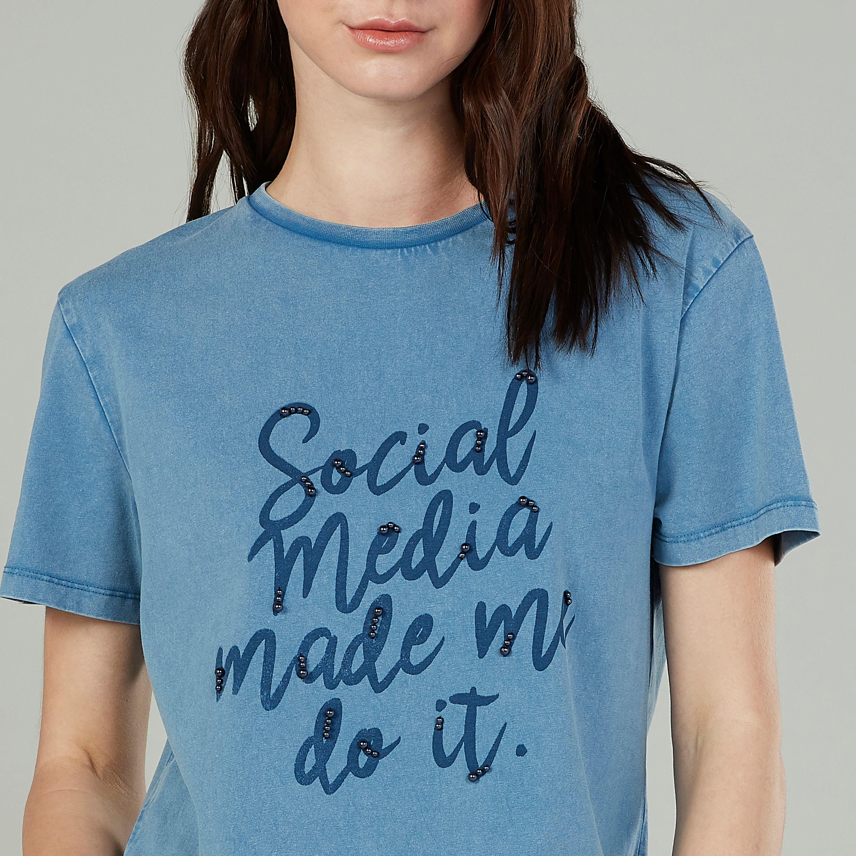 تيشيرت بياقة ضيّقة وأكمام قصيرة وطبعات-women-clothing-tshirts-image-3