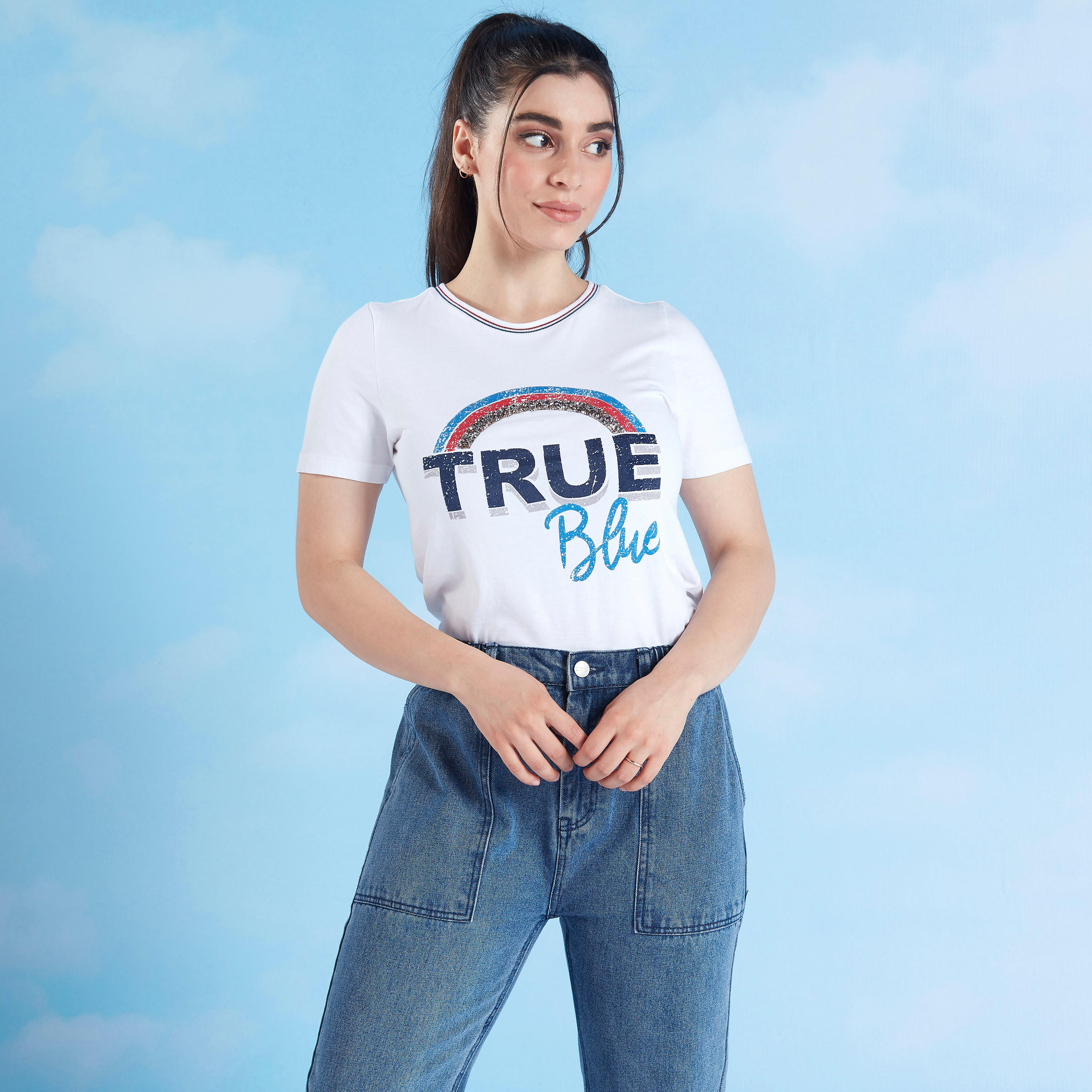 تيشيرت  بياقة ضيّقة وأكمام قصيرة وطبعات-women-clothing-tshirts-image-1