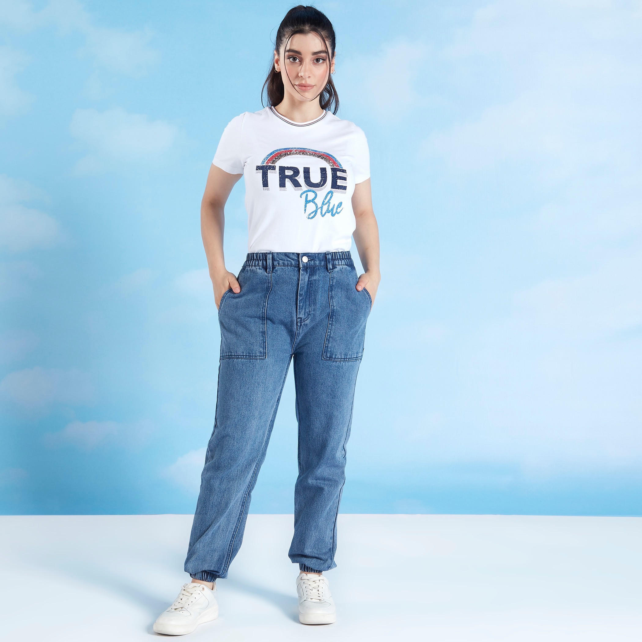 تيشيرت  بياقة ضيّقة وأكمام قصيرة وطبعات-women-clothing-tshirts-image-2