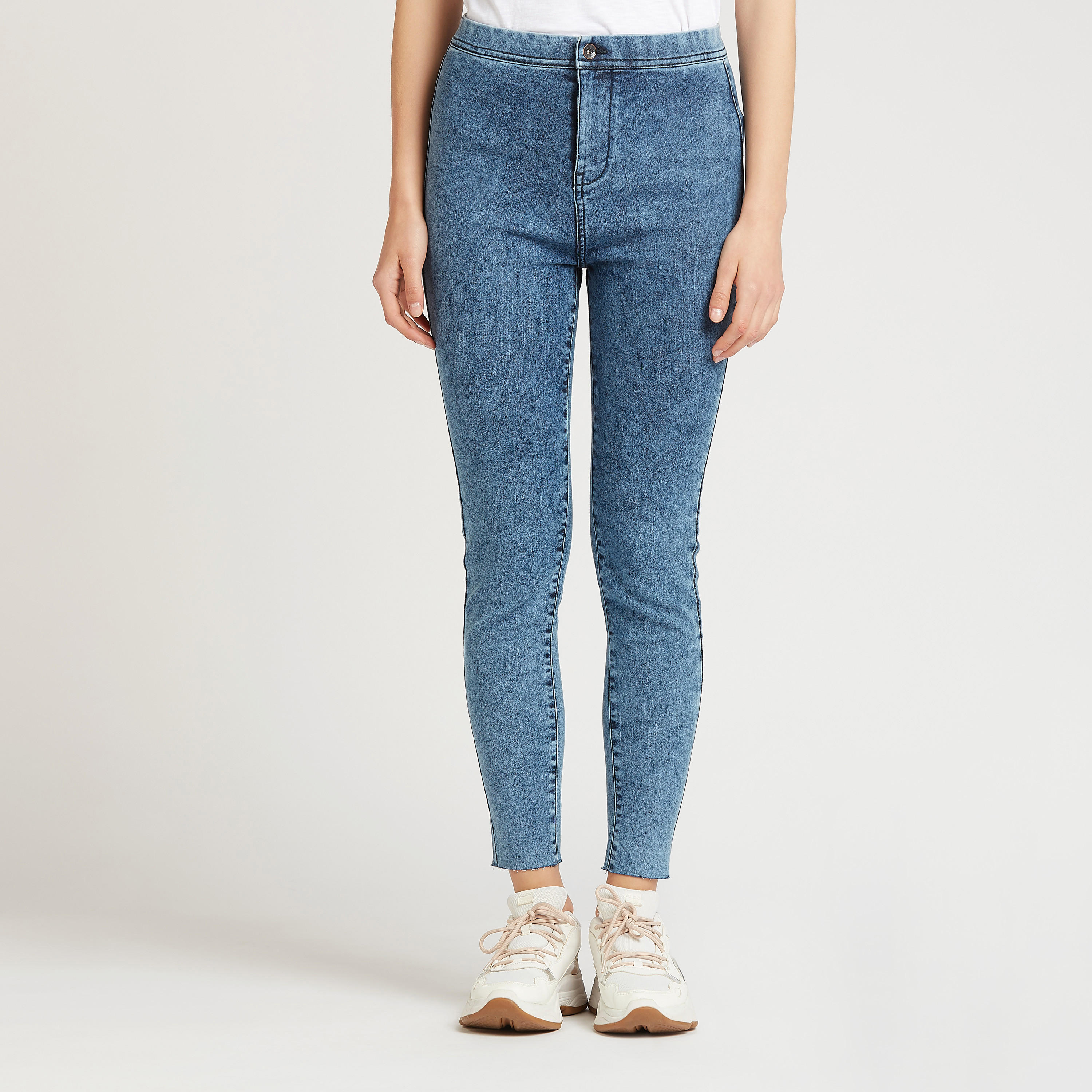 بنطلون جينز بقصة ضيقة دنيم وخصر مطّاطي وجيوب-women-clothing-bottoms-leggings-image-1