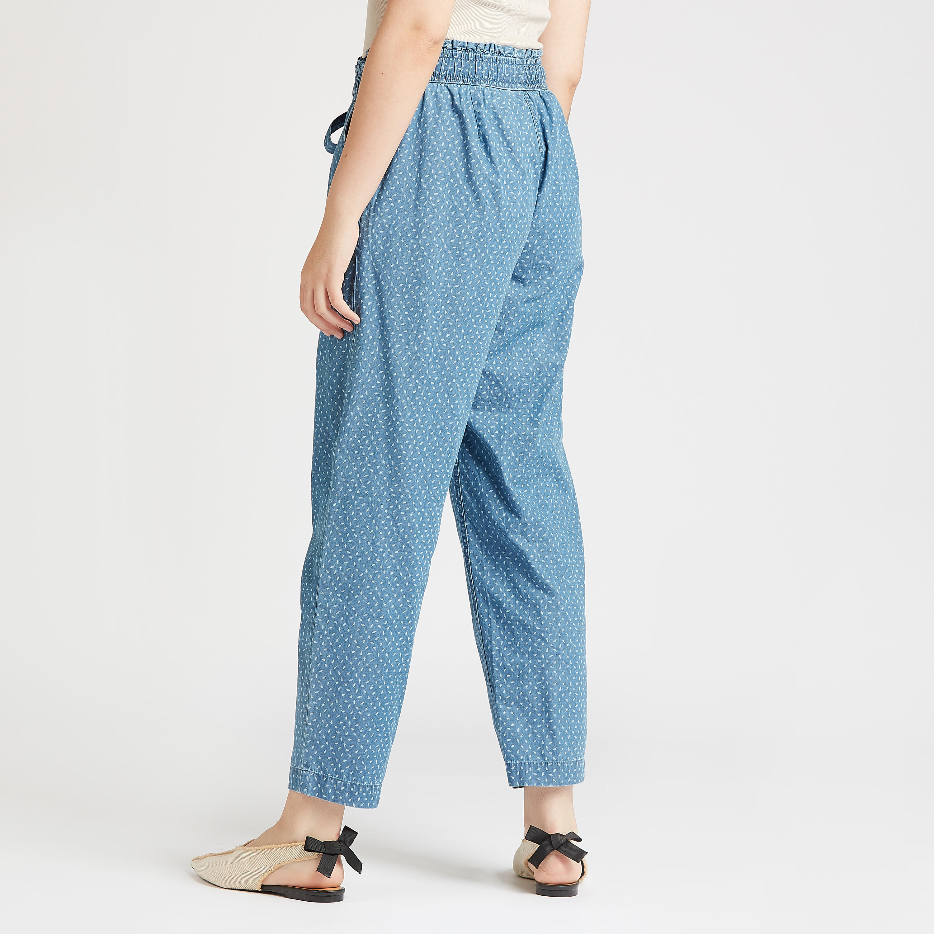 بنطلون دنيم سكيني بخصر متوسّط الارتفاع وطبعات وتفاصيل جيوب ورباط-women-clothing-bottoms-trousers-image-4
