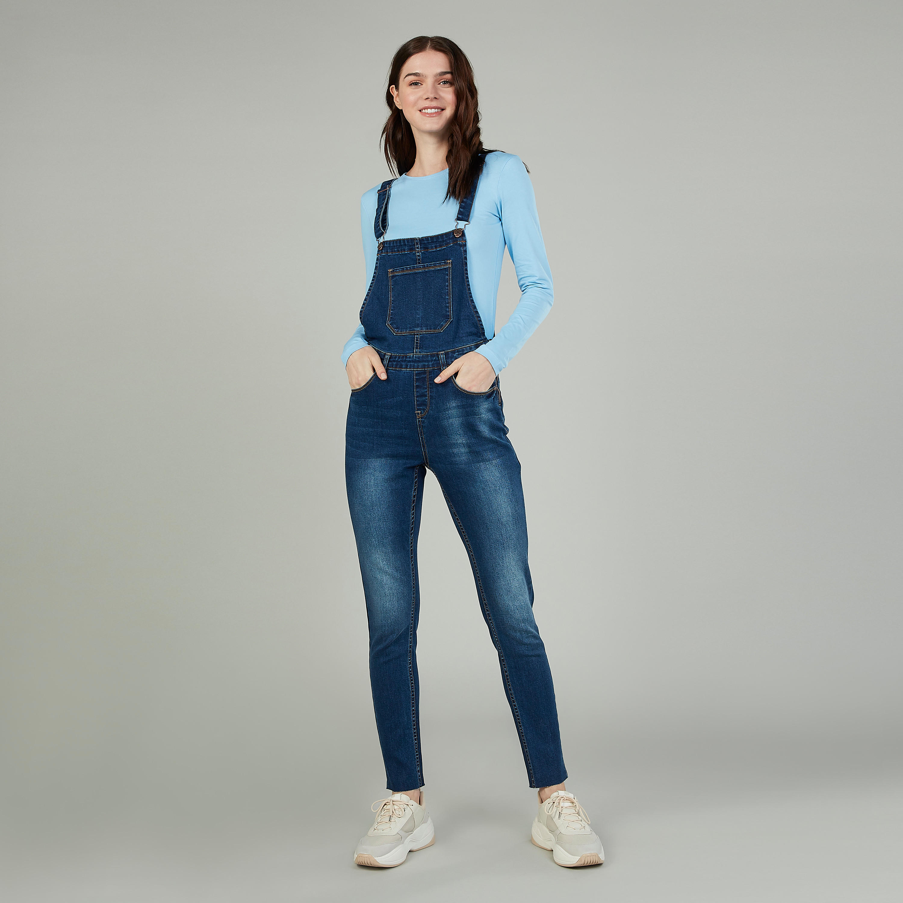 دنغري سادة بتفاصيل جيوب و زر إغلاق-women-clothing-bottoms-jeans-image-5