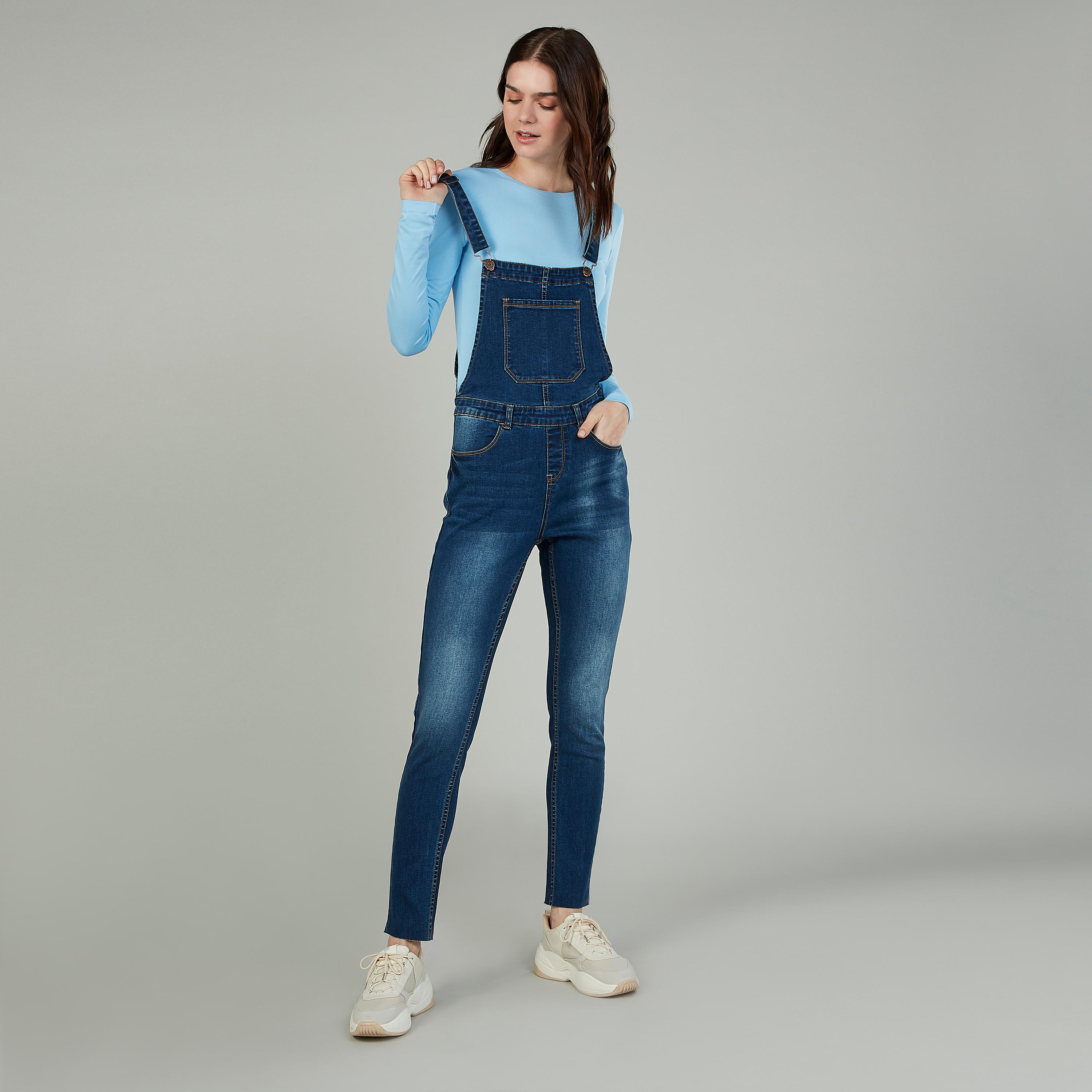 دنغري سادة بتفاصيل جيوب و زر إغلاق-women-clothing-bottoms-jeans-image-4