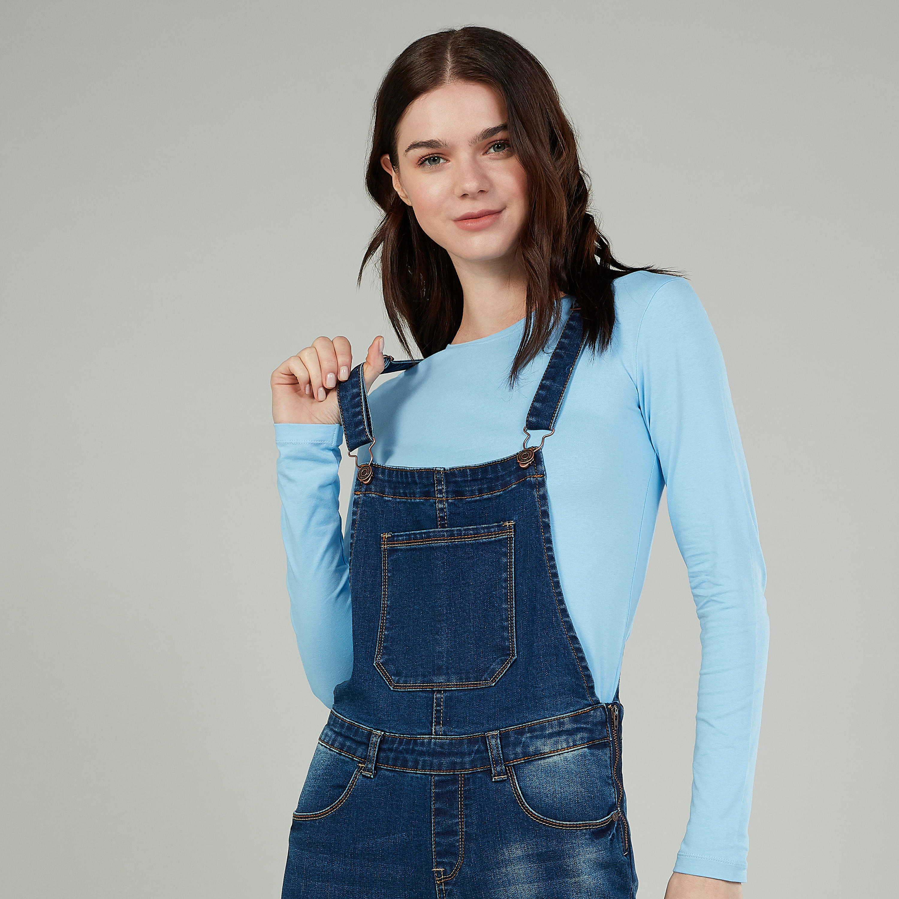 دنغري سادة بتفاصيل جيوب و زر إغلاق-women-clothing-bottoms-jeans-image-3
