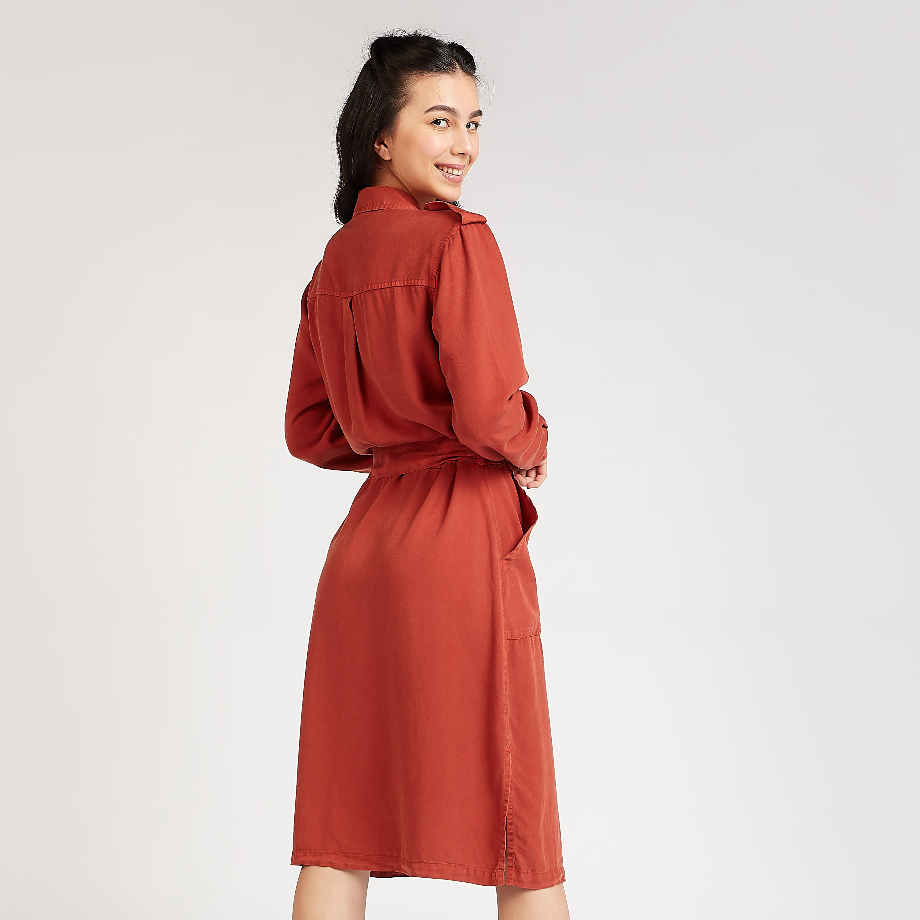 فستان قميص ميدي سادة بأكمام طويلة وأربطة-women-clothing-dresses-image-4
