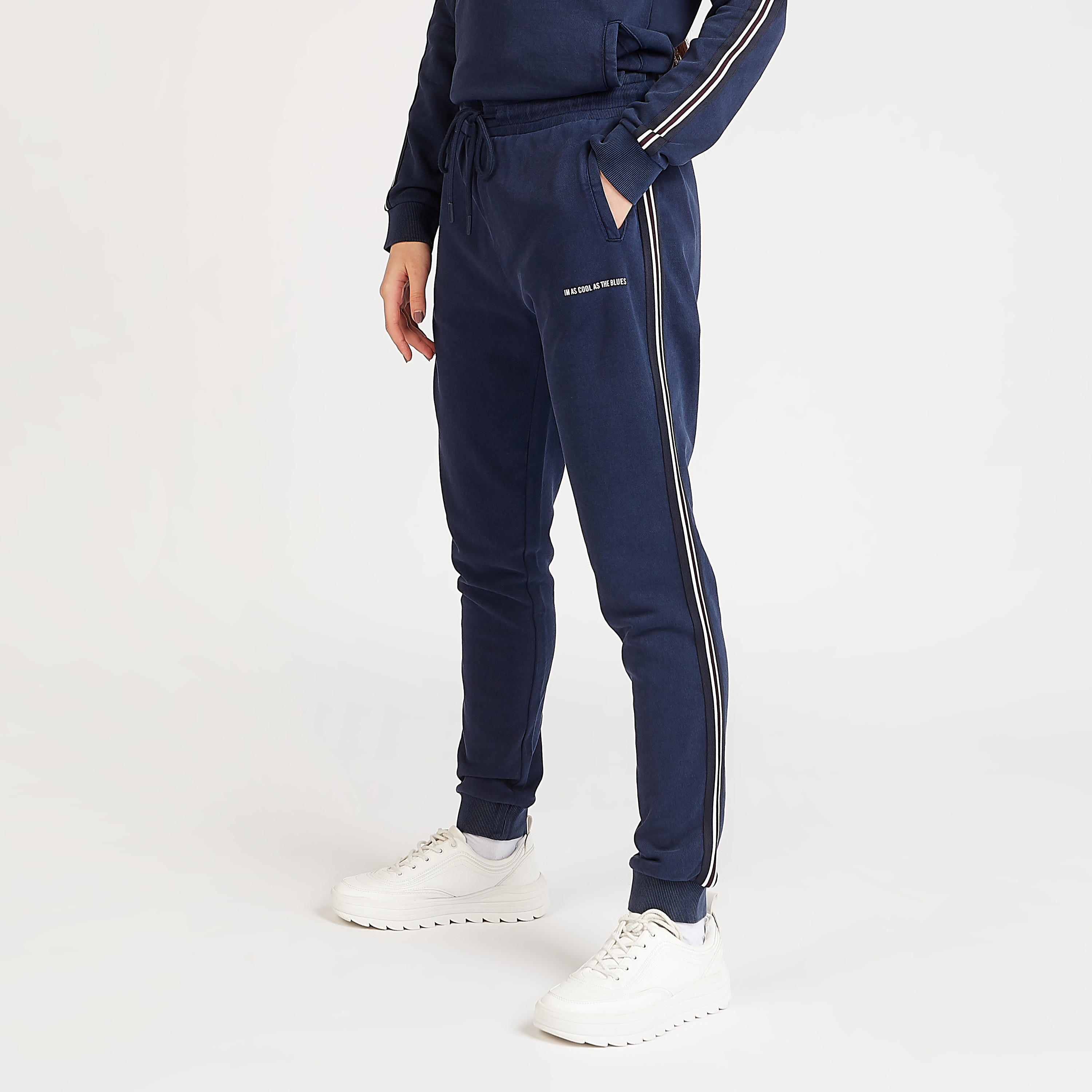 بنطلون رياضي سليم فيت بارز الملمس بتفاصيل مخططة-women-clothing-bottoms-joggers-image-1