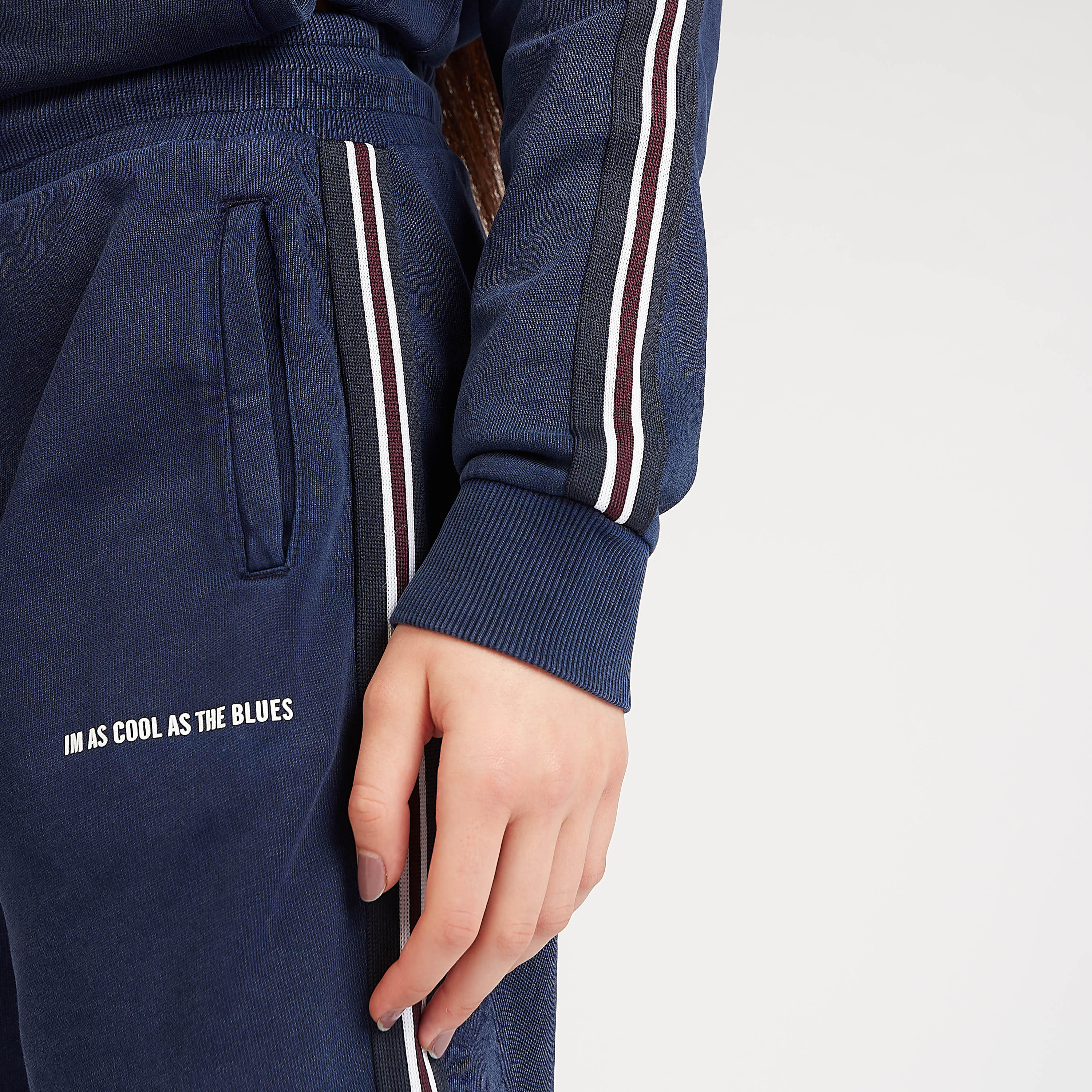 بنطلون رياضي سليم فيت بارز الملمس بتفاصيل مخططة-women-clothing-bottoms-joggers-image-3