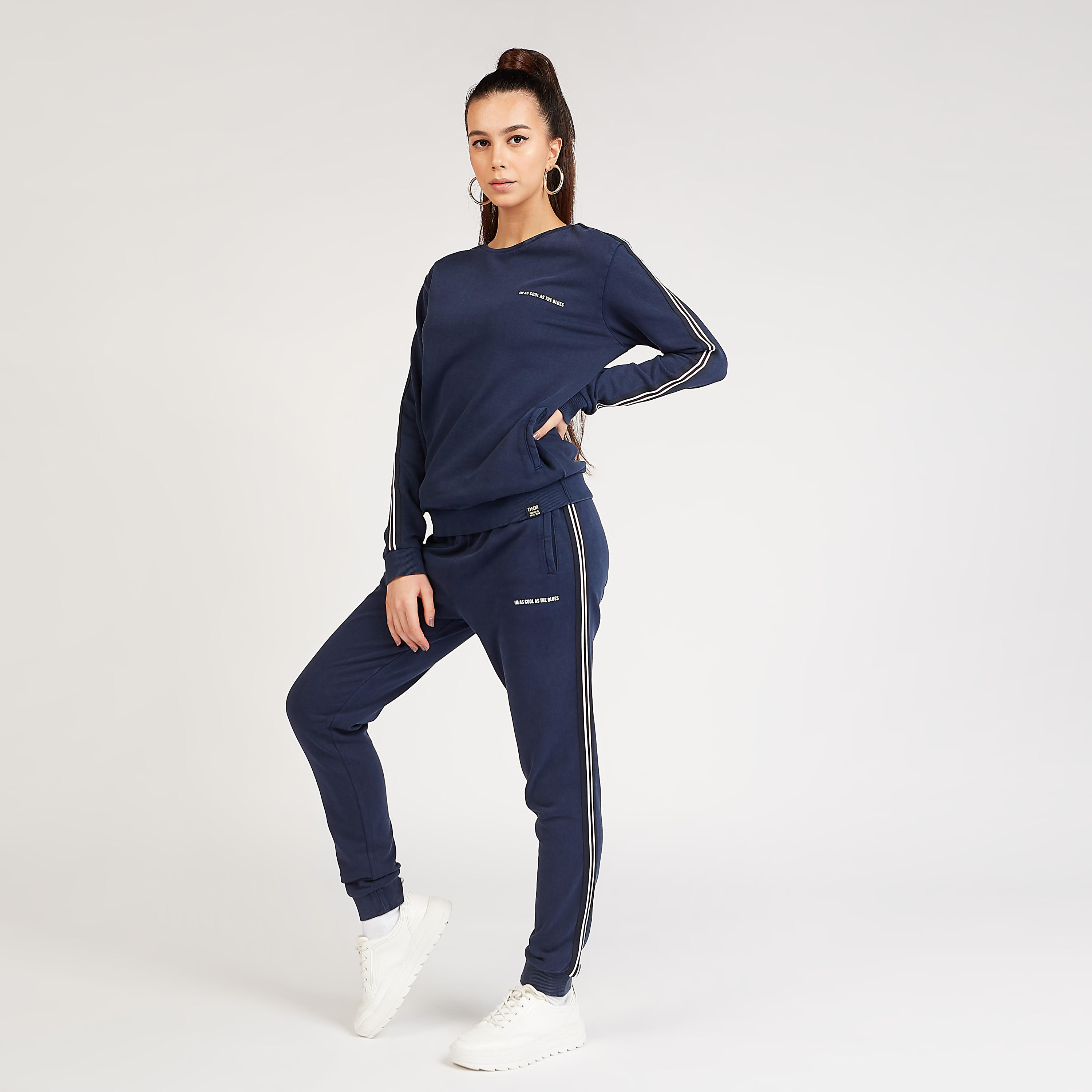 بنطلون رياضي سليم فيت بارز الملمس بتفاصيل مخططة-women-clothing-bottoms-joggers-image-5