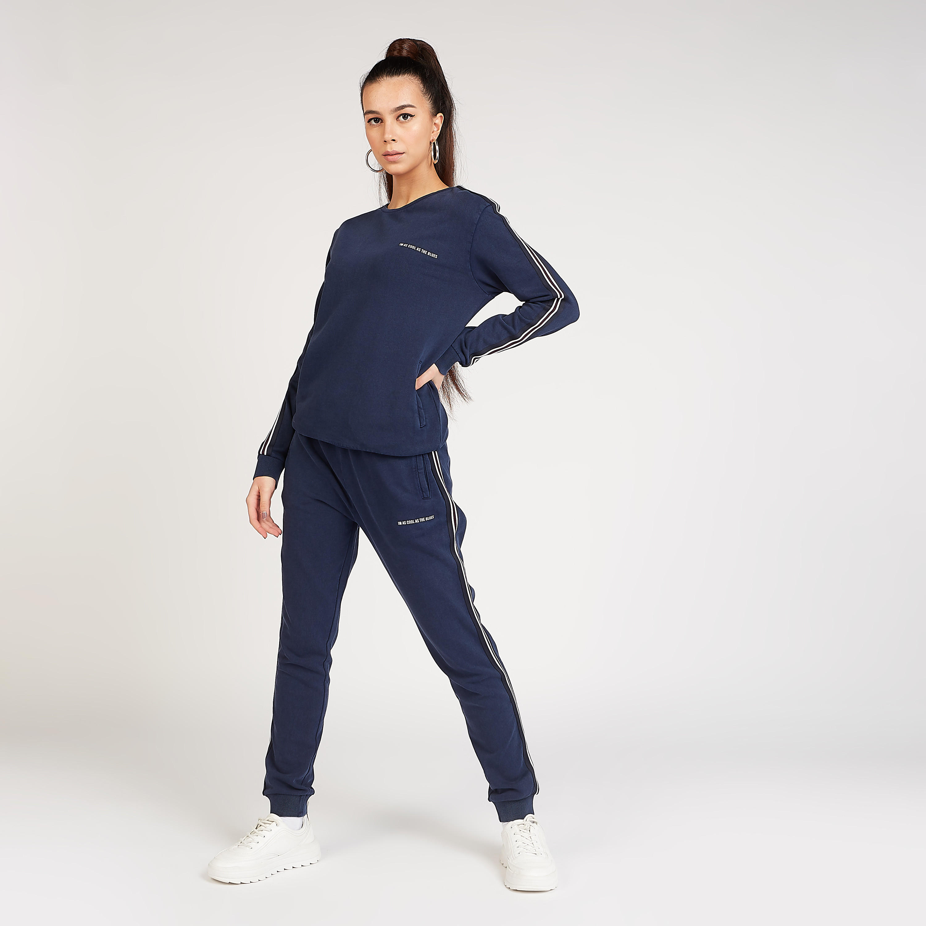 سويت شيرت مستدام بتفاصيل مخطّطة وأكمام طويلة وتفاصيل جيوب-women-winterwear-hoodiesandsweatshirts-sweatshirts-image-2