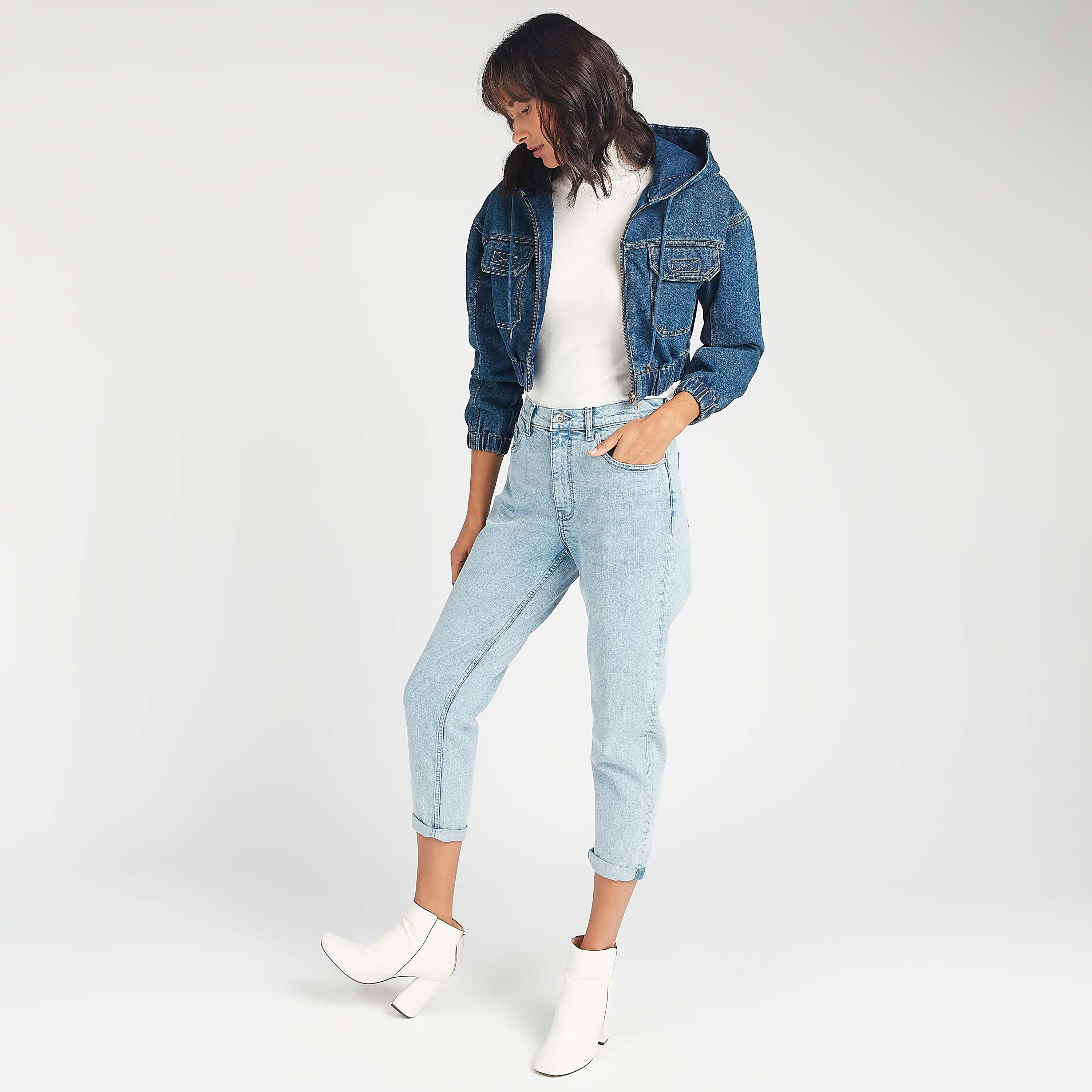 جاكيت دنيم سادة بقبّعة وجيوب بطيّة-women-winterwear-coatsandjackets-jackets-image-2