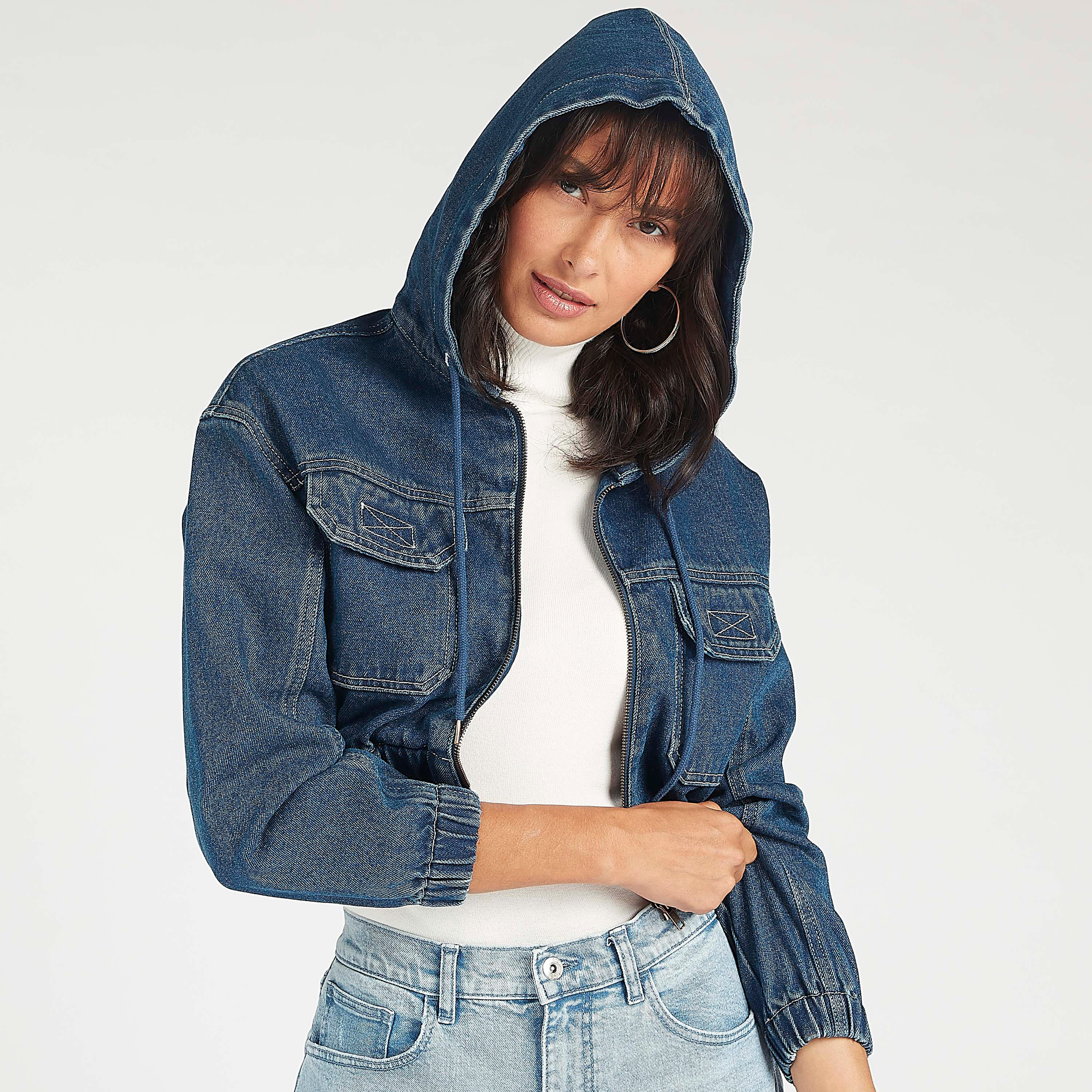 جاكيت دنيم سادة بقبّعة وجيوب بطيّة-women-winterwear-coatsandjackets-jackets-image-7