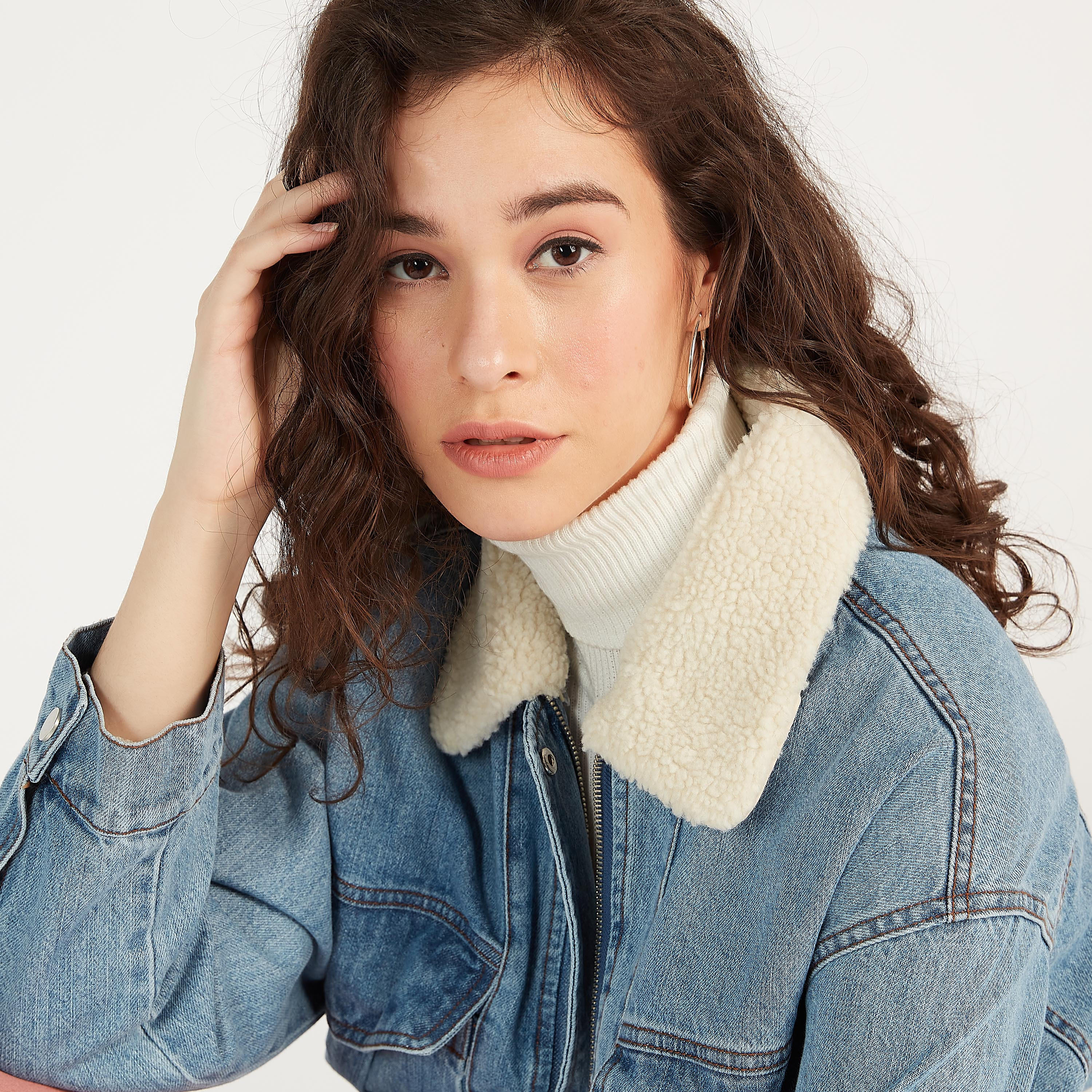 جاكيت مستدام دينم سادة بأكمام طويلة وياقة فرو-women-winterwear-coatsandjackets-jackets-image-3