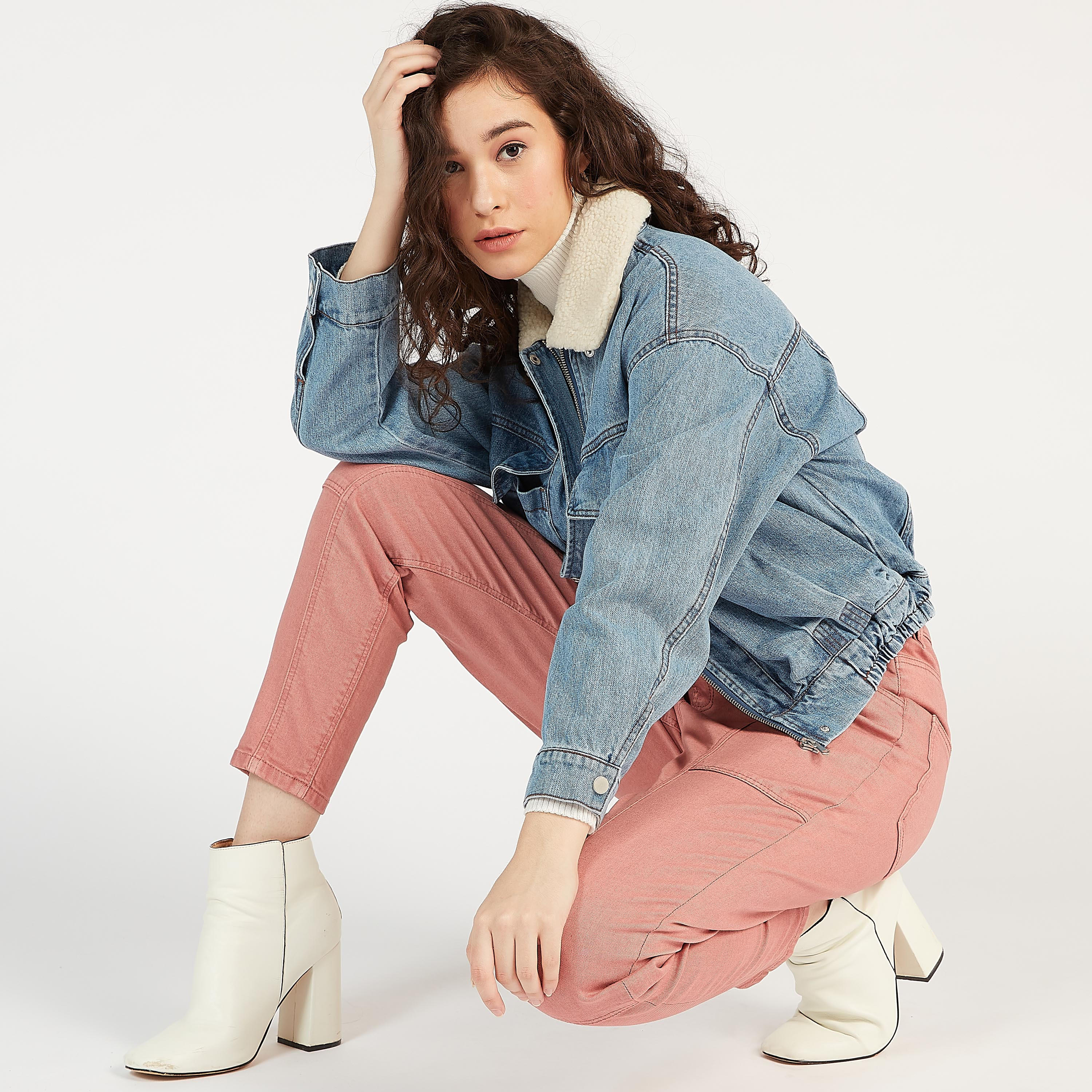 جاكيت مستدام دينم سادة بأكمام طويلة وياقة فرو-women-winterwear-coatsandjackets-jackets-image-5