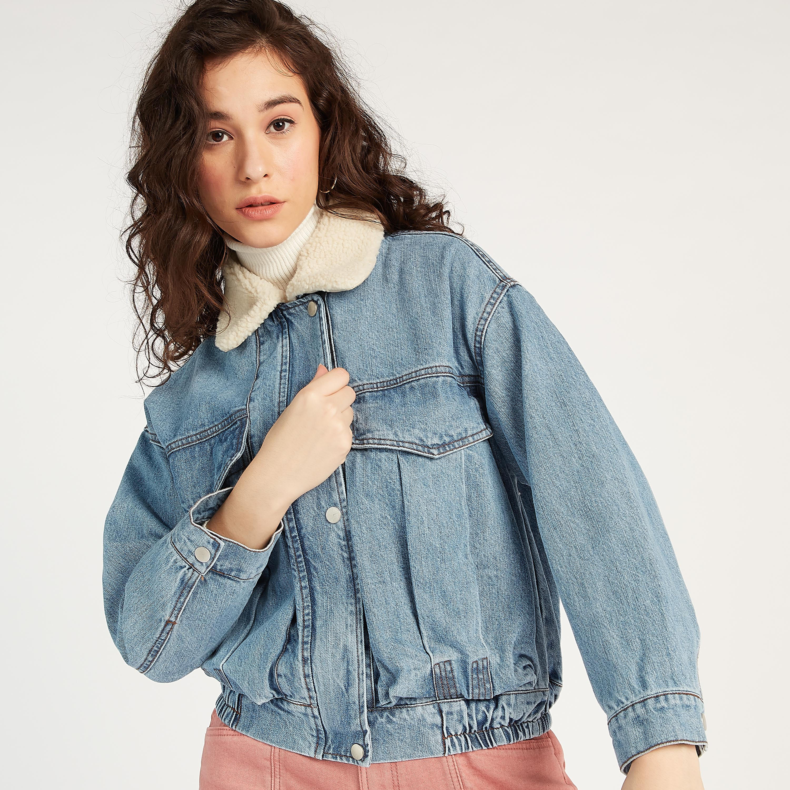 جاكيت مستدام دينم سادة بأكمام طويلة وياقة فرو-women-winterwear-coatsandjackets-jackets-image-7